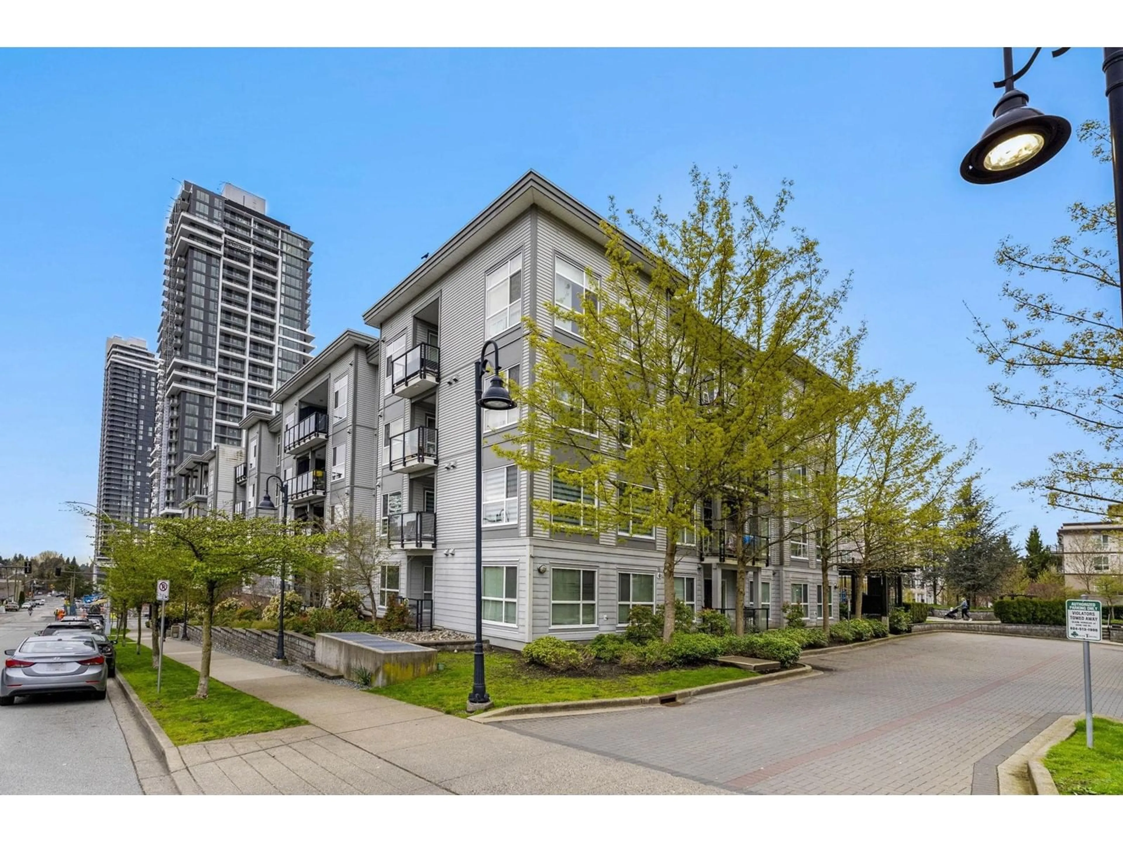 Patio, street for 425 - 13733 107A, Surrey British Columbia V3T0B7