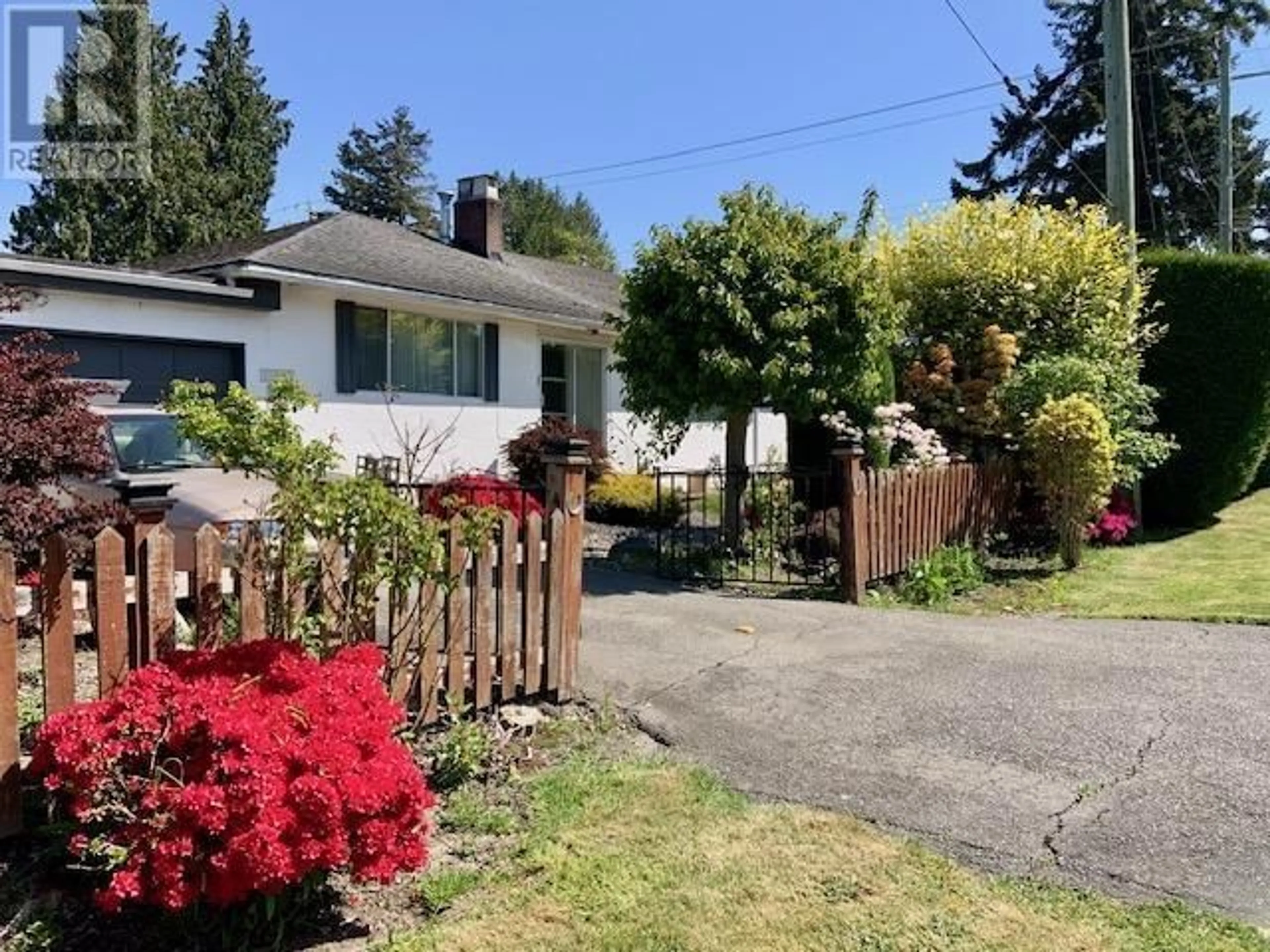 A pic from outside/outdoor area/front of a property/back of a property/a pic from drone, street for 10880 SOUTHRIDGE ROAD, Richmond British Columbia V7A2X4
