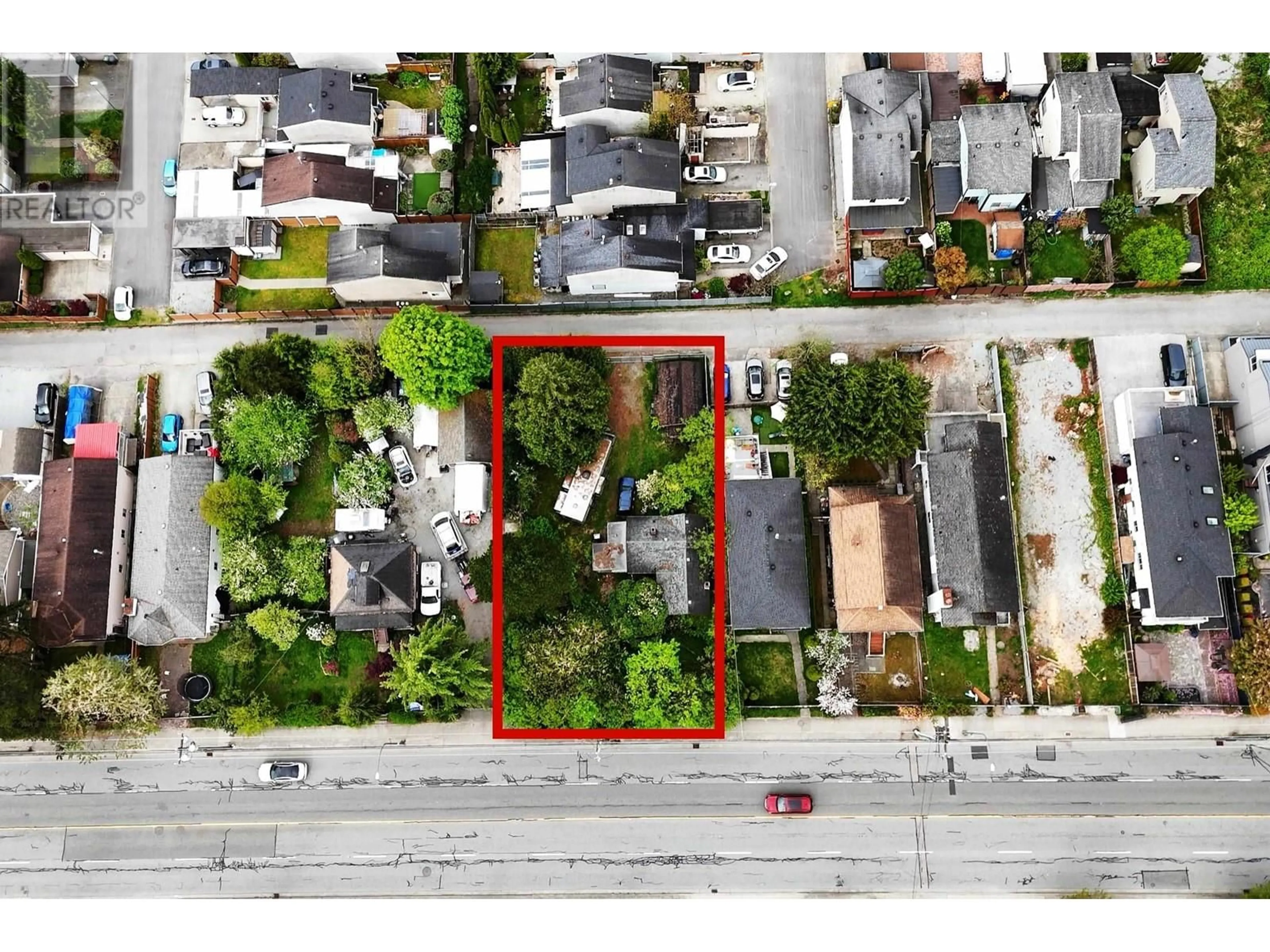 A pic from outside/outdoor area/front of a property/back of a property/a pic from drone, street for 920 WESTWOOD STREET, Coquitlam British Columbia V3C3L3