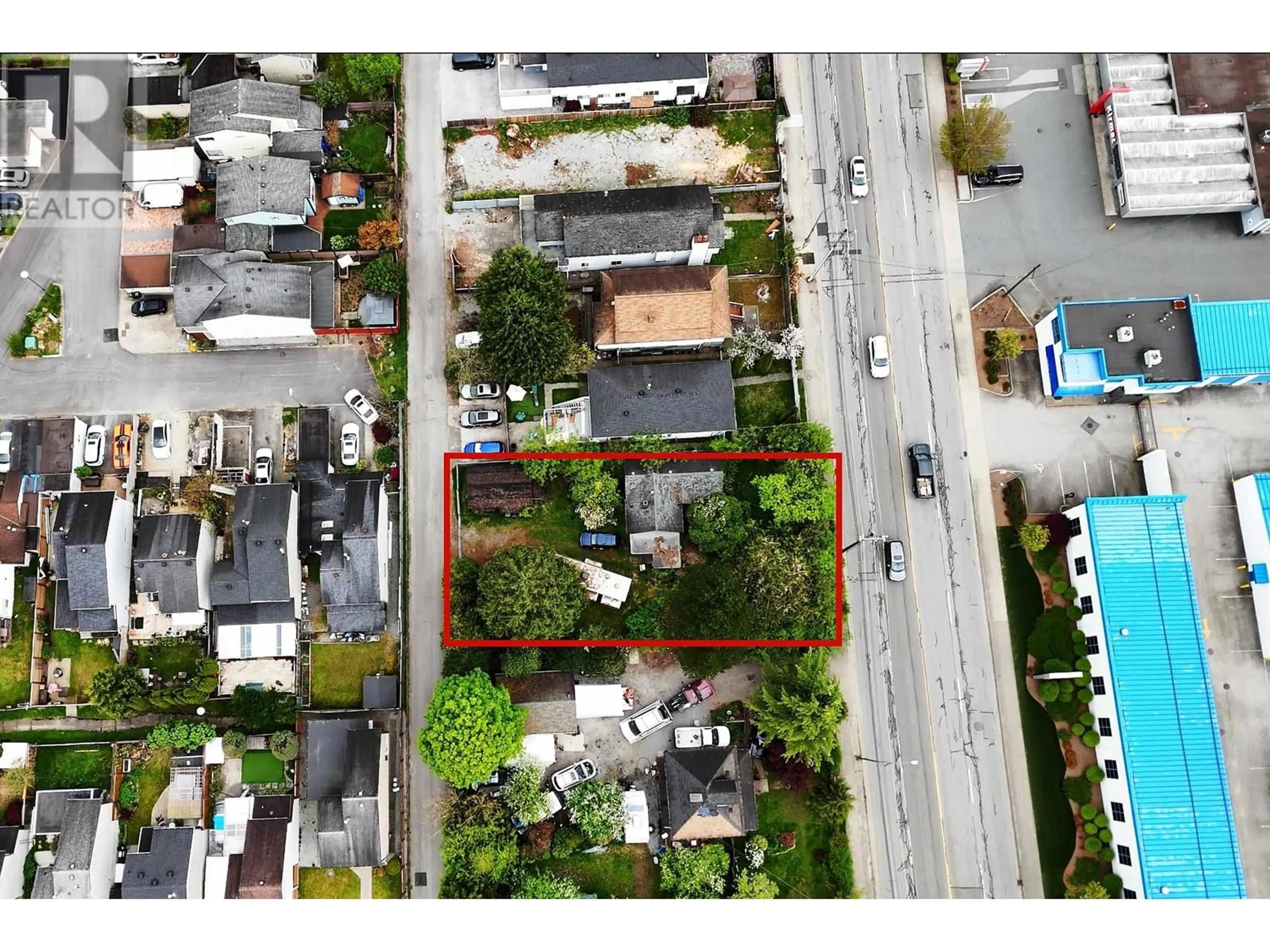 A pic from outside/outdoor area/front of a property/back of a property/a pic from drone, street for 920 WESTWOOD STREET, Coquitlam British Columbia V3C3L3