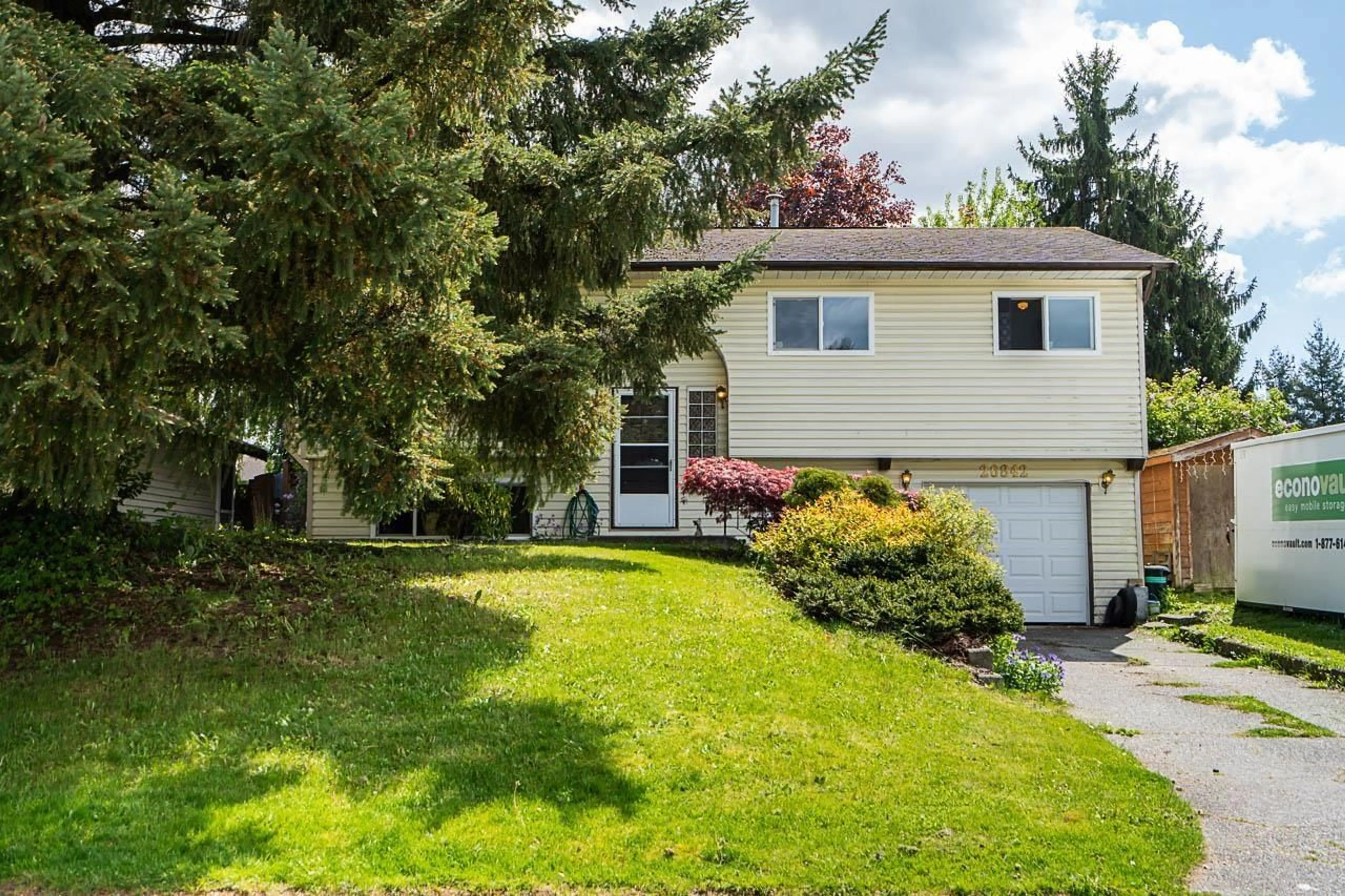 Home with vinyl exterior material, street for 26842 32A, Langley British Columbia V4W3G4