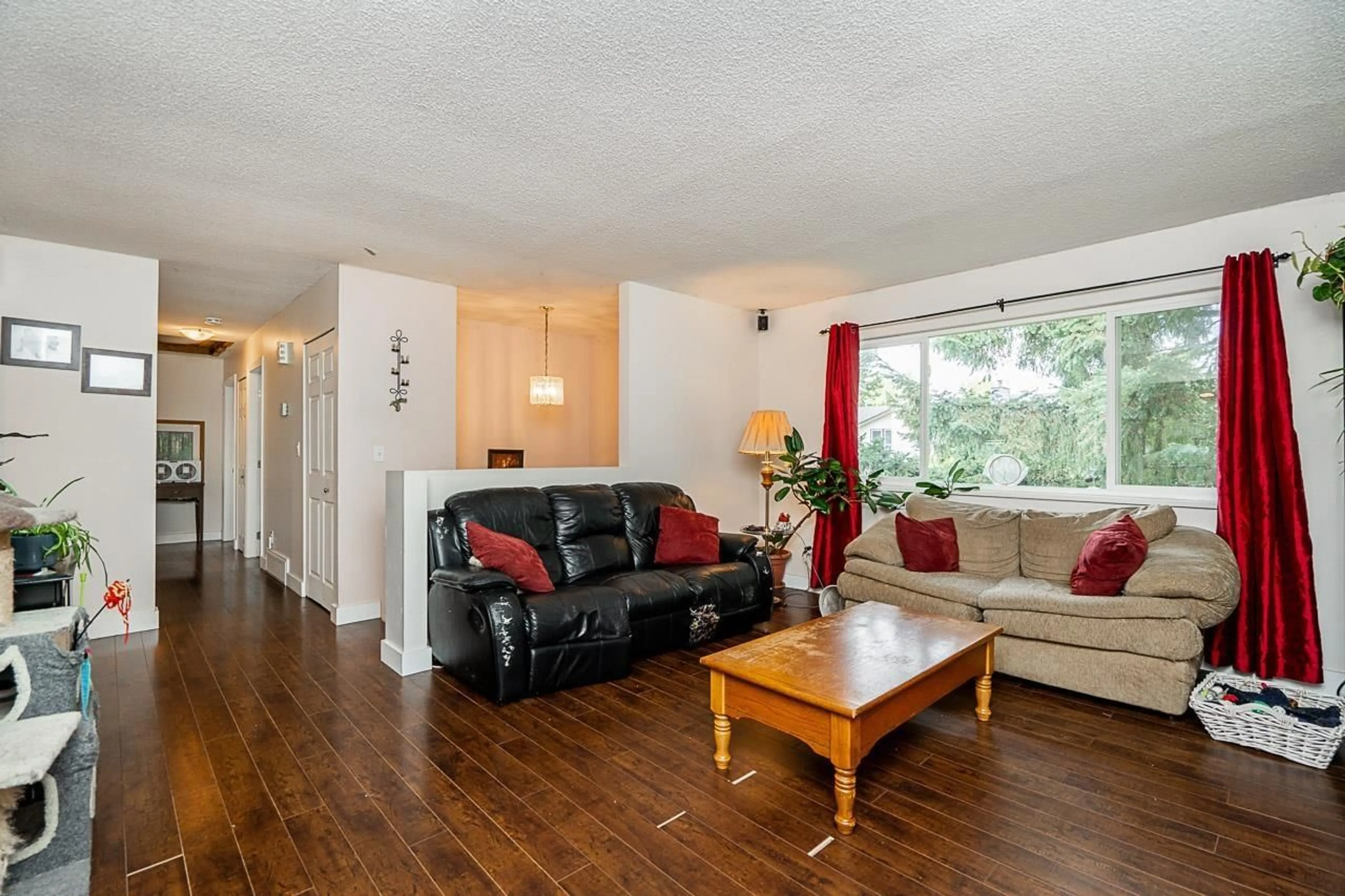 Living room with furniture, wood/laminate floor for 26842 32A, Langley British Columbia V4W3G4