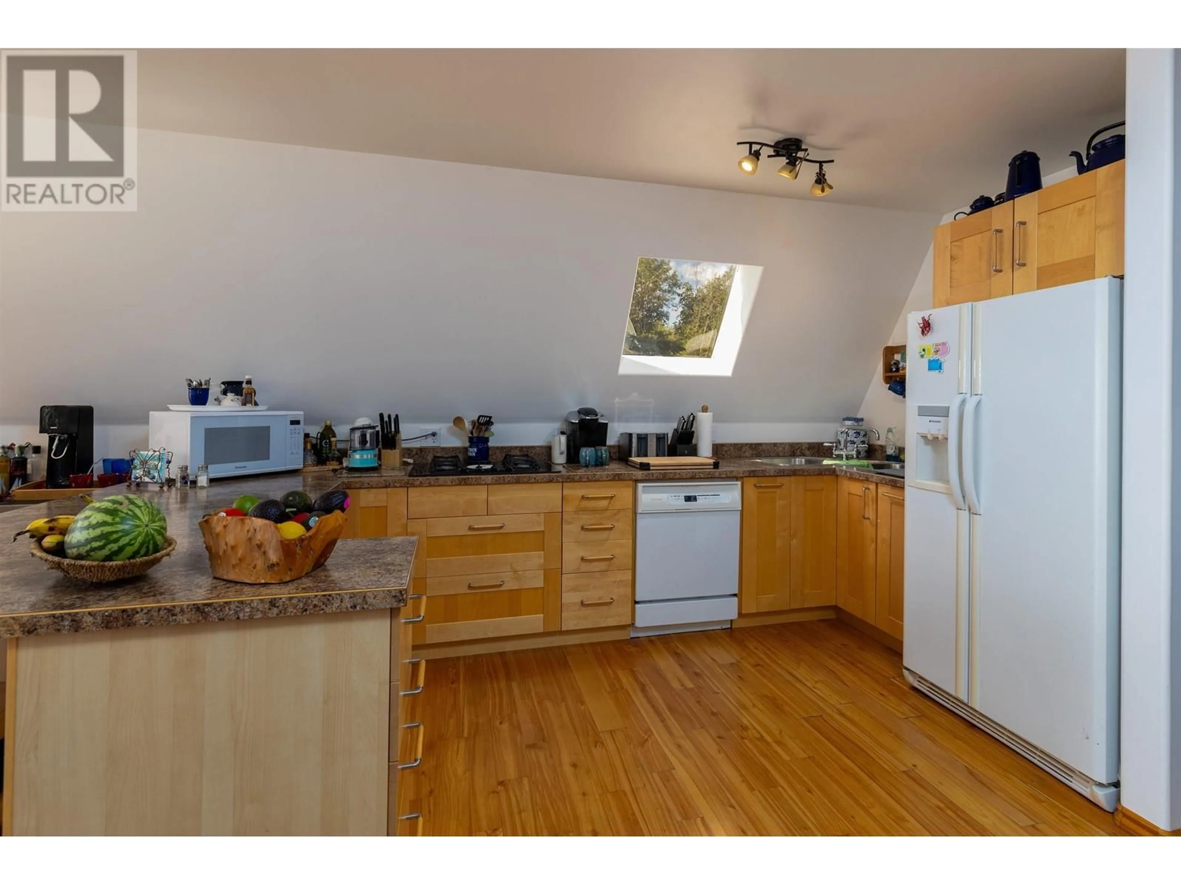 Standard kitchen, wood/laminate floor for 4685 LAKESIDE DRIVE, Terrace British Columbia V8G1T1