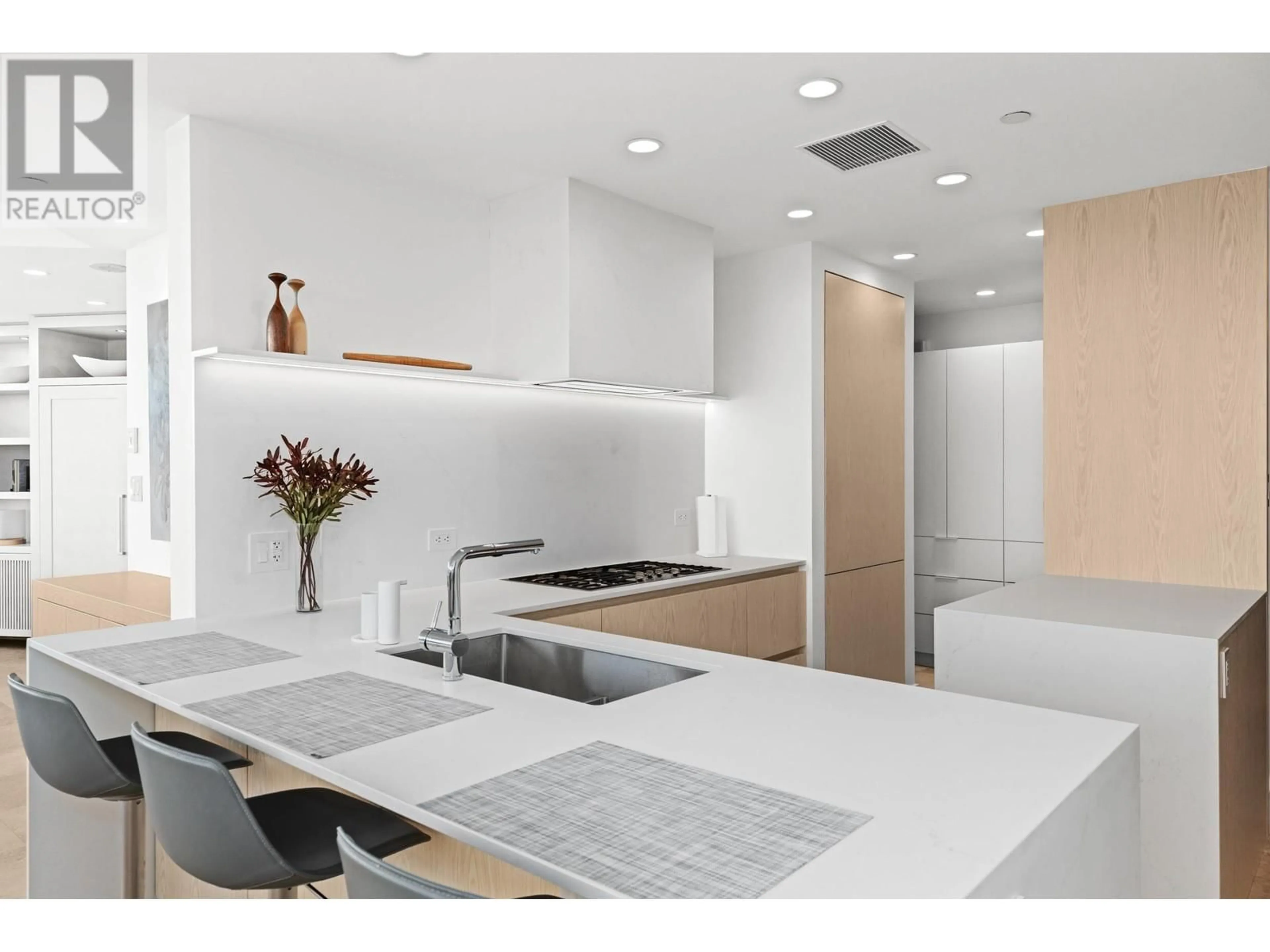 Unknown for 701 - 628 KINGHORNE MEWS, Vancouver British Columbia V6Z3H6