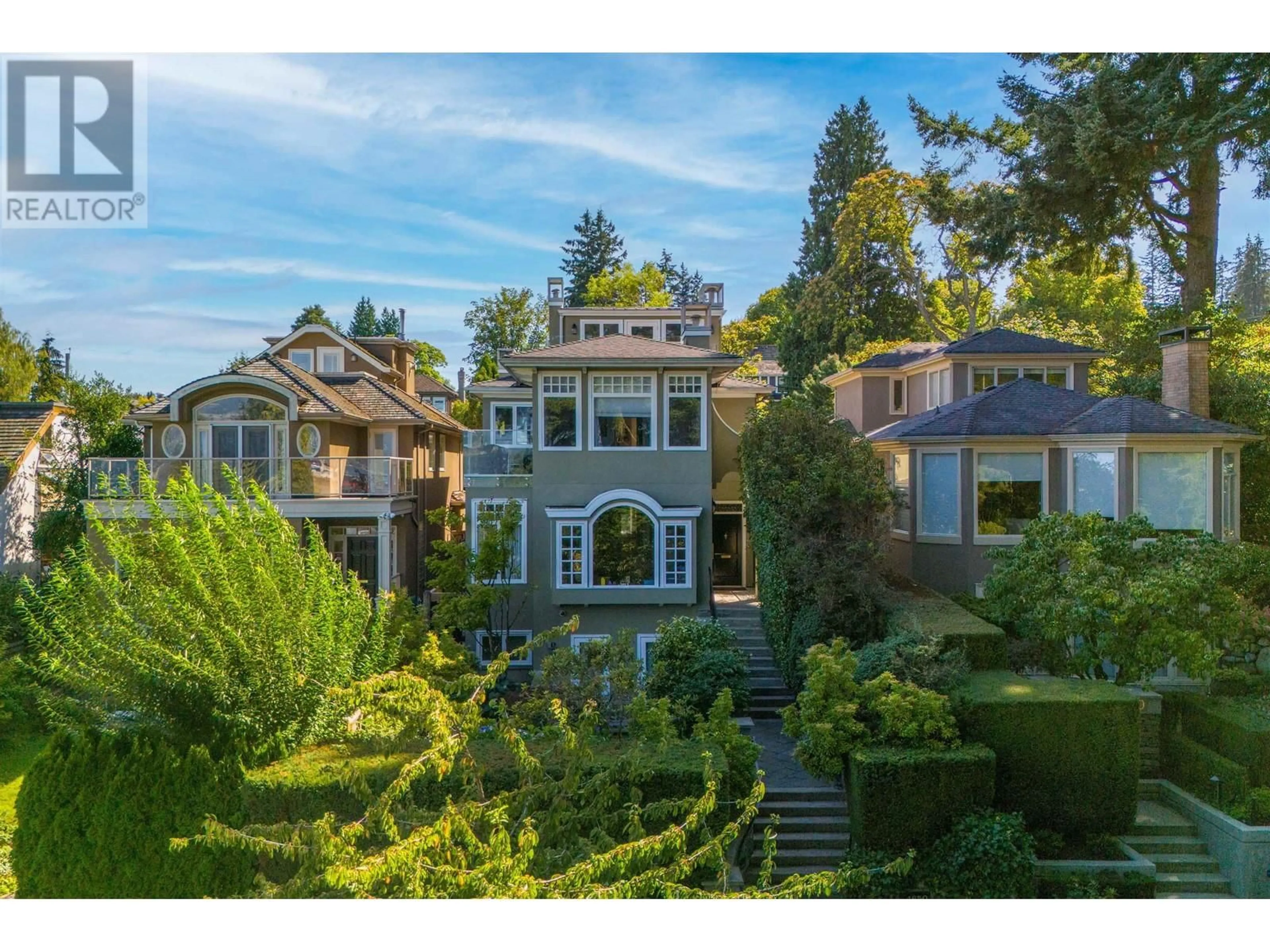 A pic from outside/outdoor area/front of a property/back of a property/a pic from drone, street for 4650 2ND AVENUE, Vancouver British Columbia V6R1L1