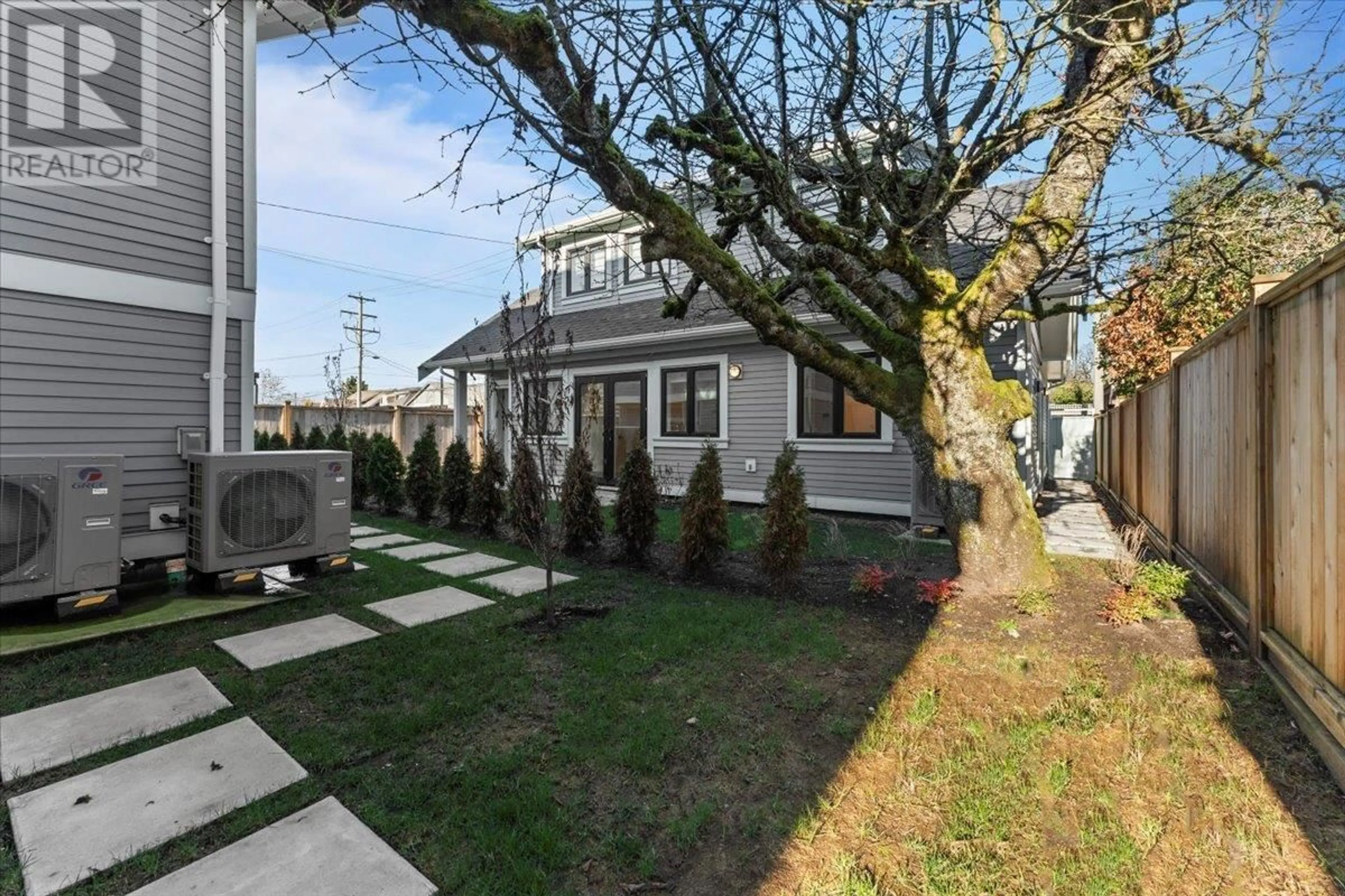 Patio, street for 2231 16TH AVENUE, Vancouver British Columbia V6K3B4