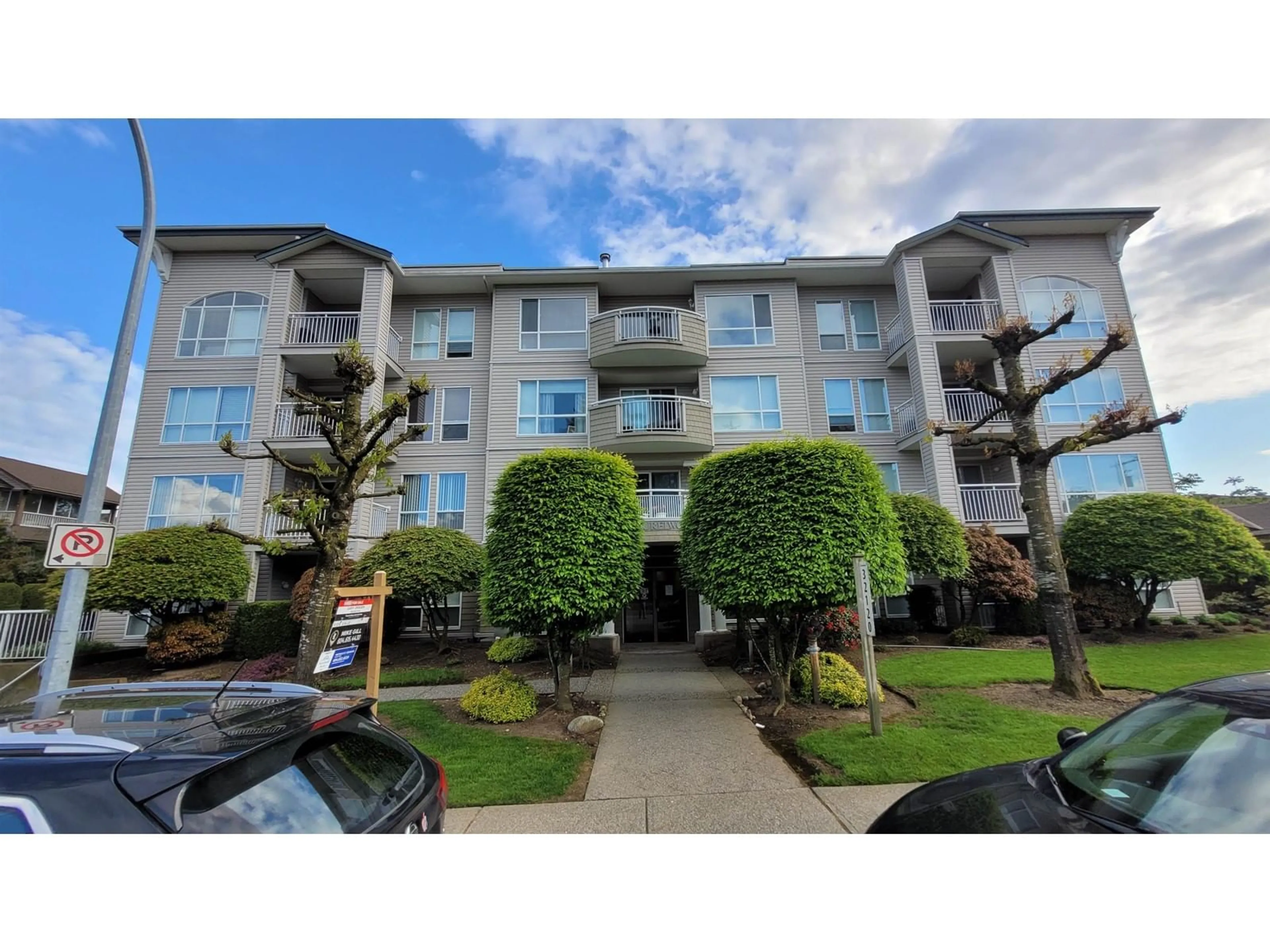 A pic from outside/outdoor area/front of a property/back of a property/a pic from drone, unknown for 404 - 32120 MT WADDINGTON, Abbotsford British Columbia V2T2E8