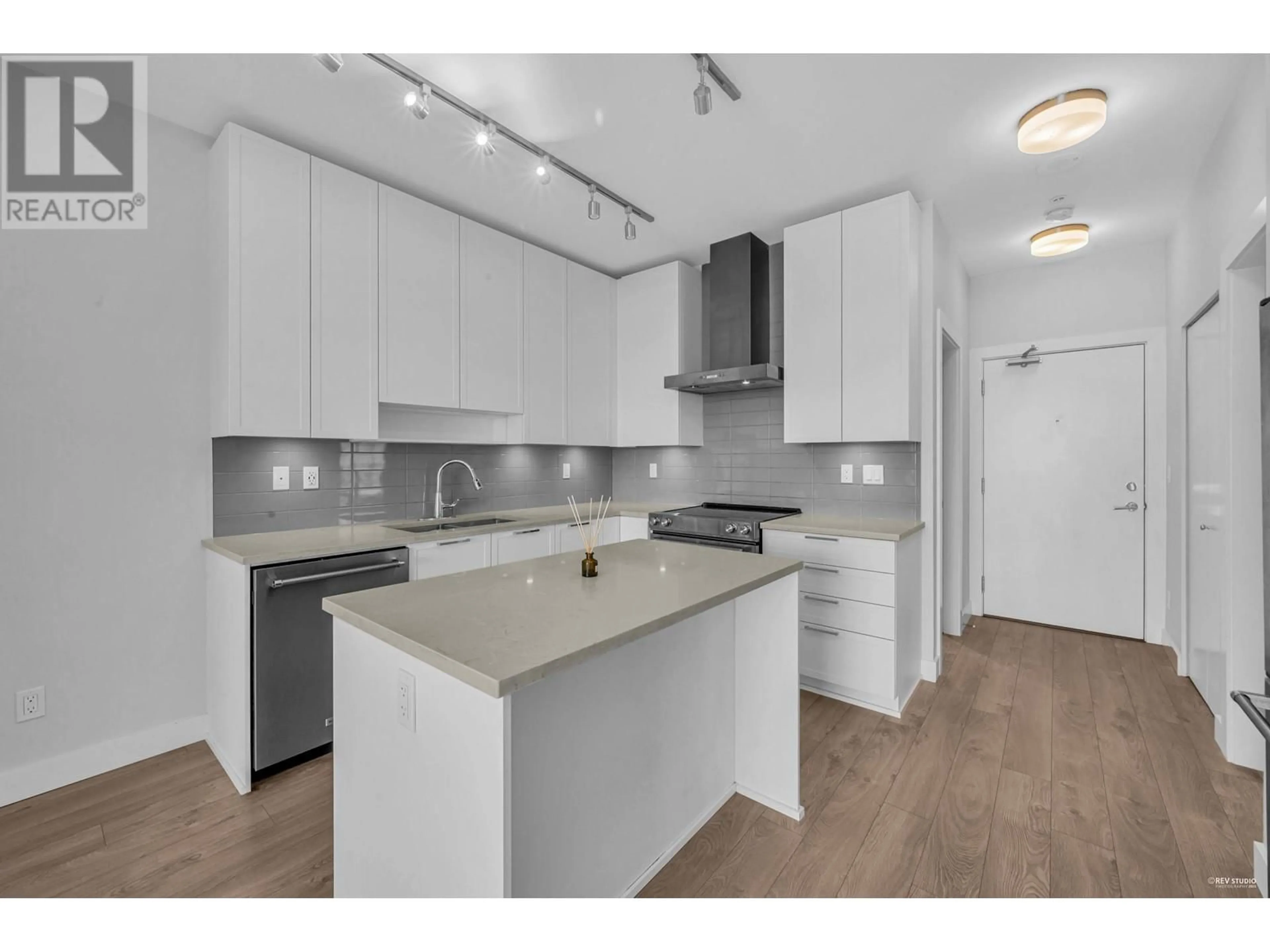 Unknown for 401 - 1728 GILMORE AVENUE, Burnaby British Columbia V5C0L3
