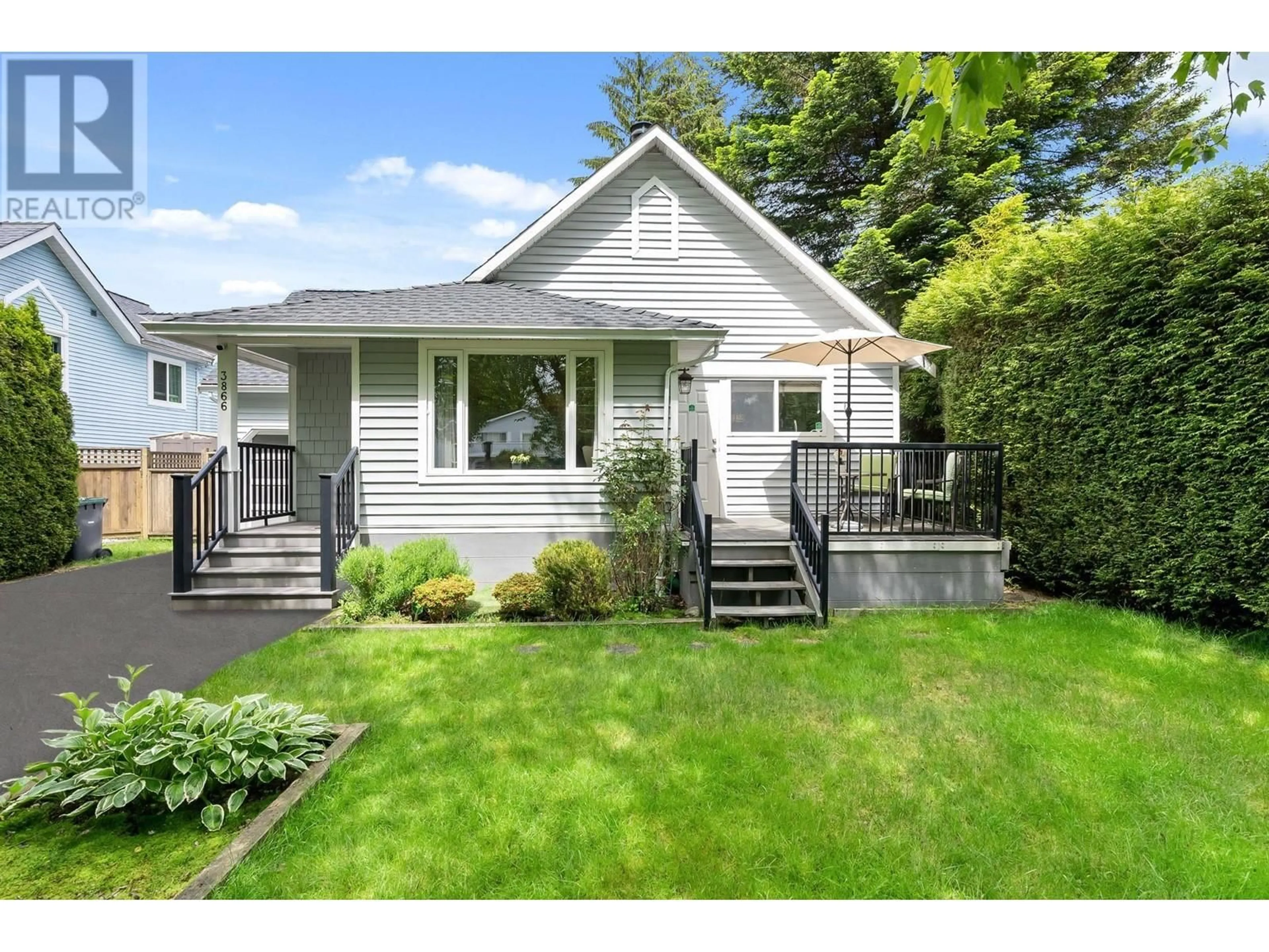 Home with vinyl exterior material, street for 3866 BROCKTON CRESCENT, North Vancouver British Columbia V7G2K6