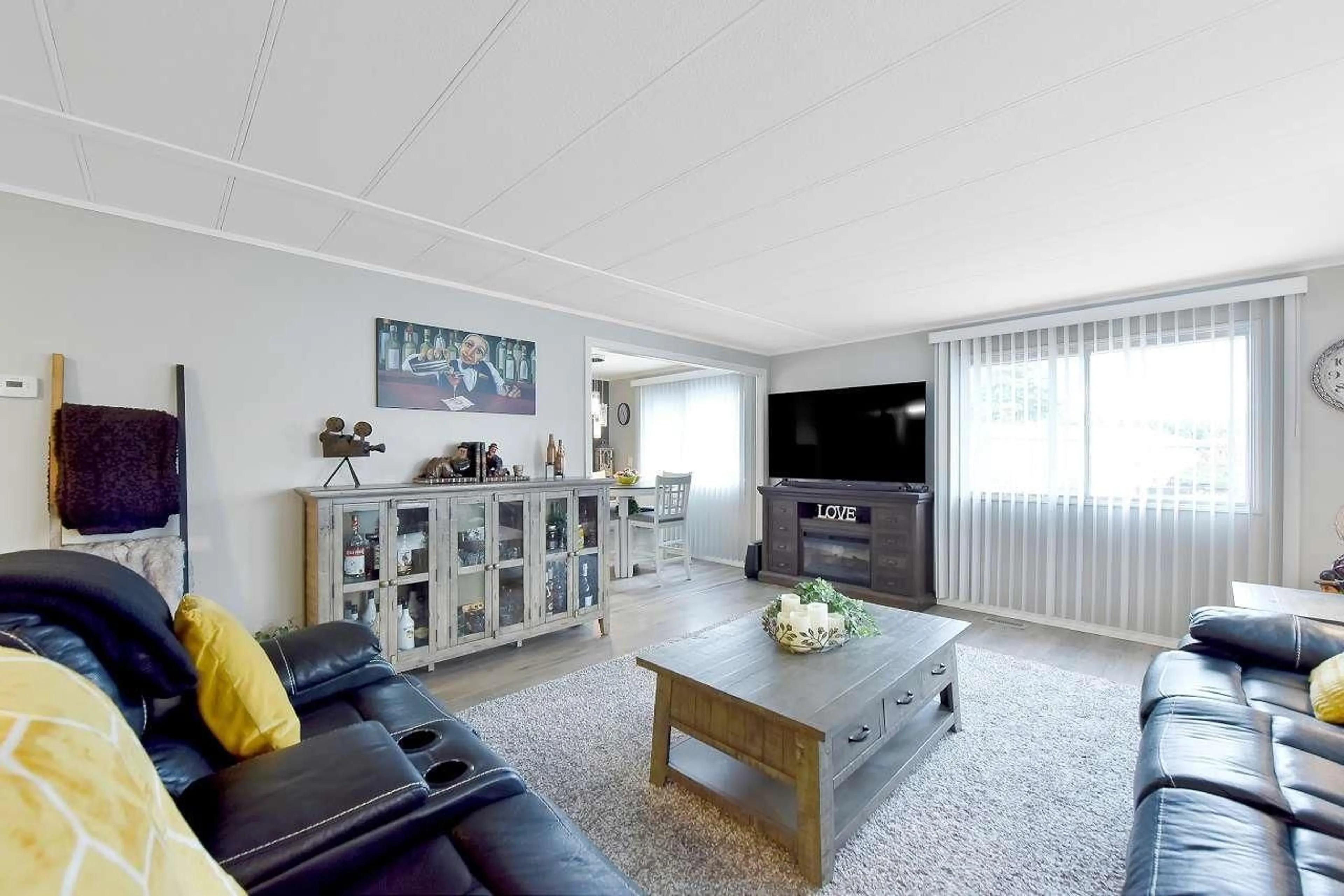 Living room with furniture, unknown for 140 - 1840 160, Surrey British Columbia V4A4X4