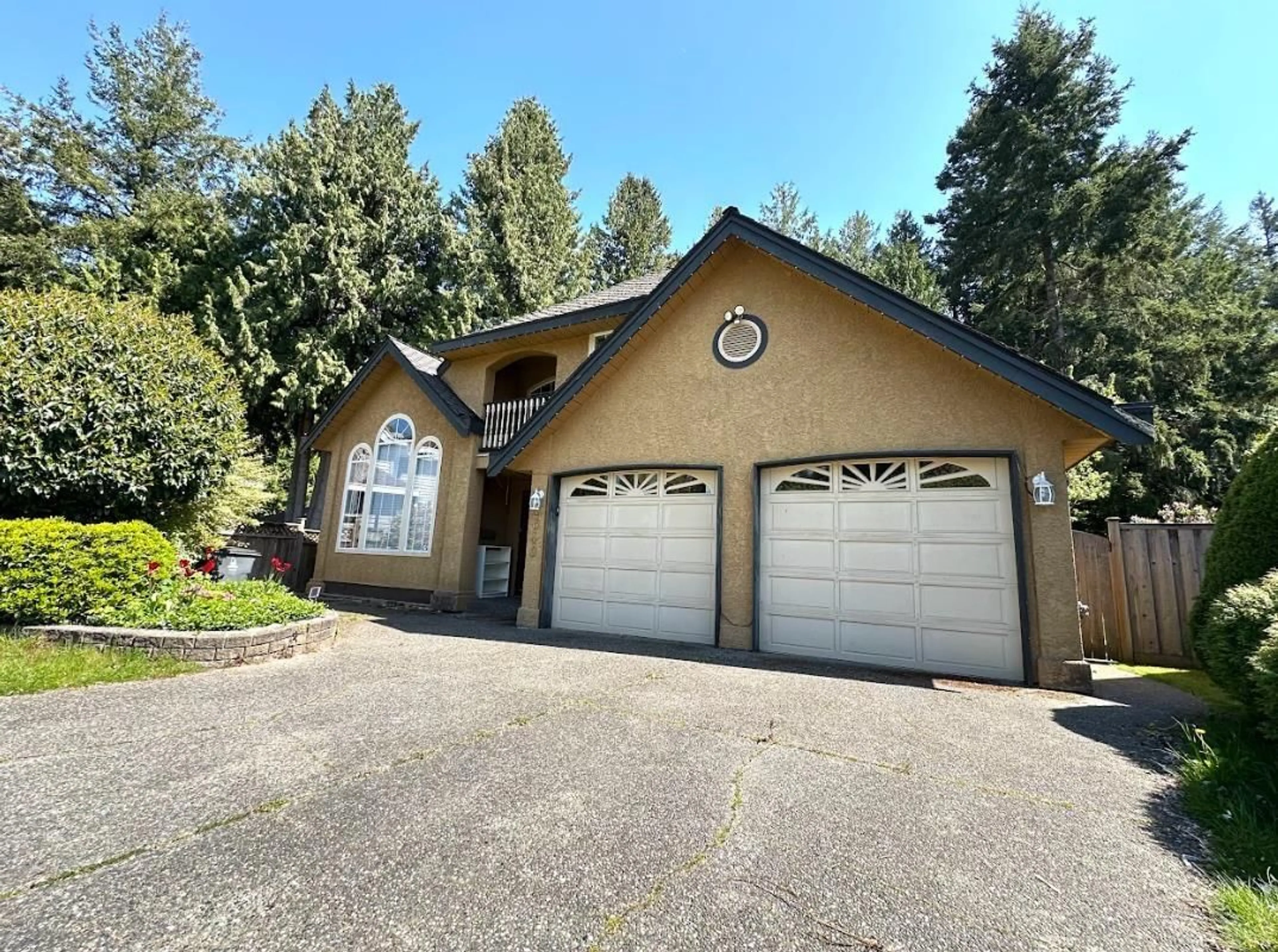 Home with vinyl exterior material, street for 1640 138B, Surrey British Columbia V4A9J8