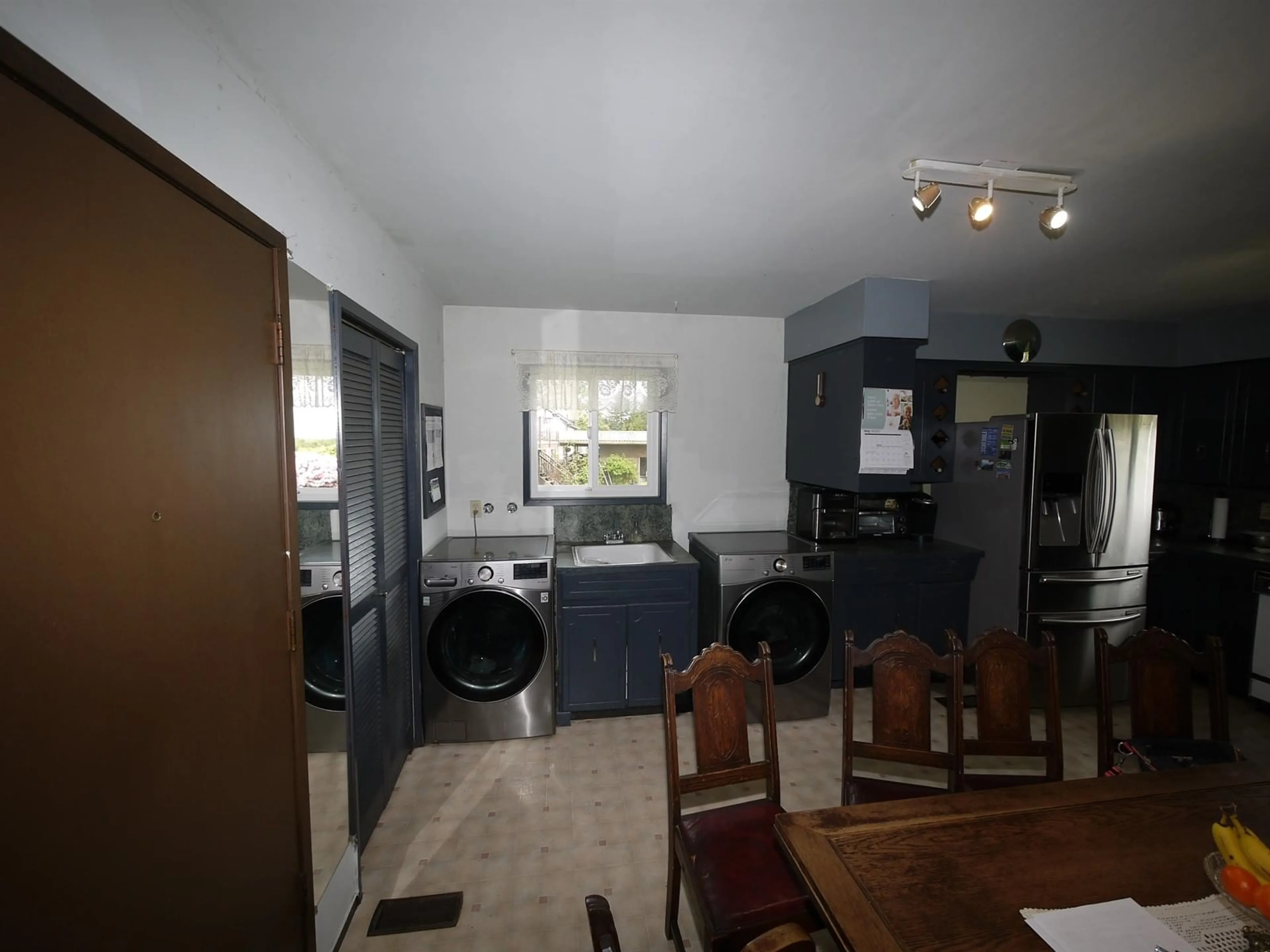 Kitchen with laundary machines, floor is not visible for 34534 DANN, Mission British Columbia V2V6P6