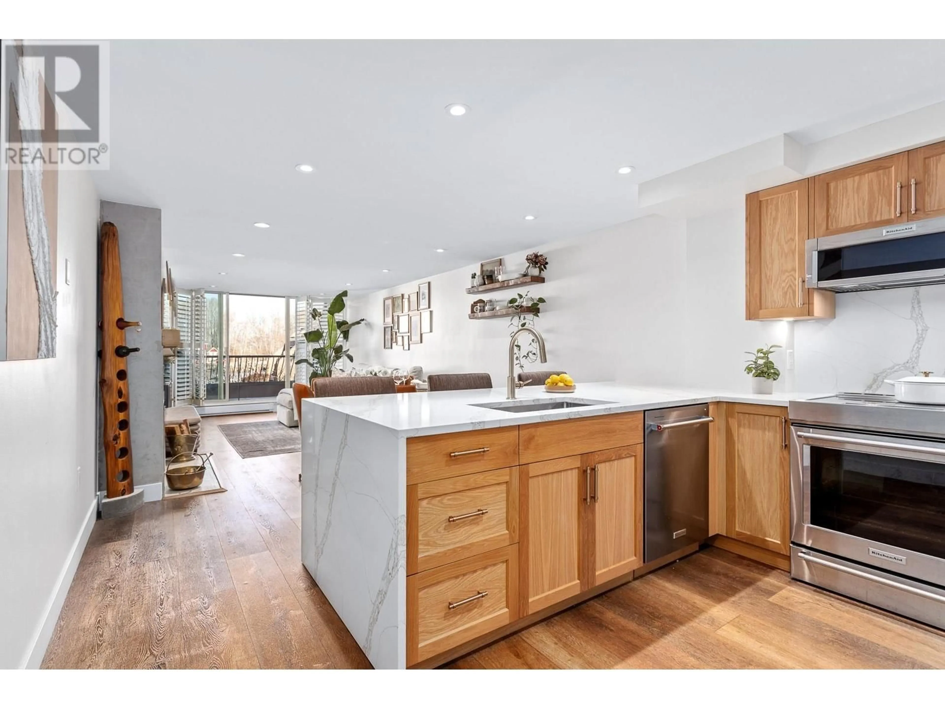 Open concept kitchen, unknown for 204 - 4815 48 AVENUE, Delta British Columbia V4K1V2