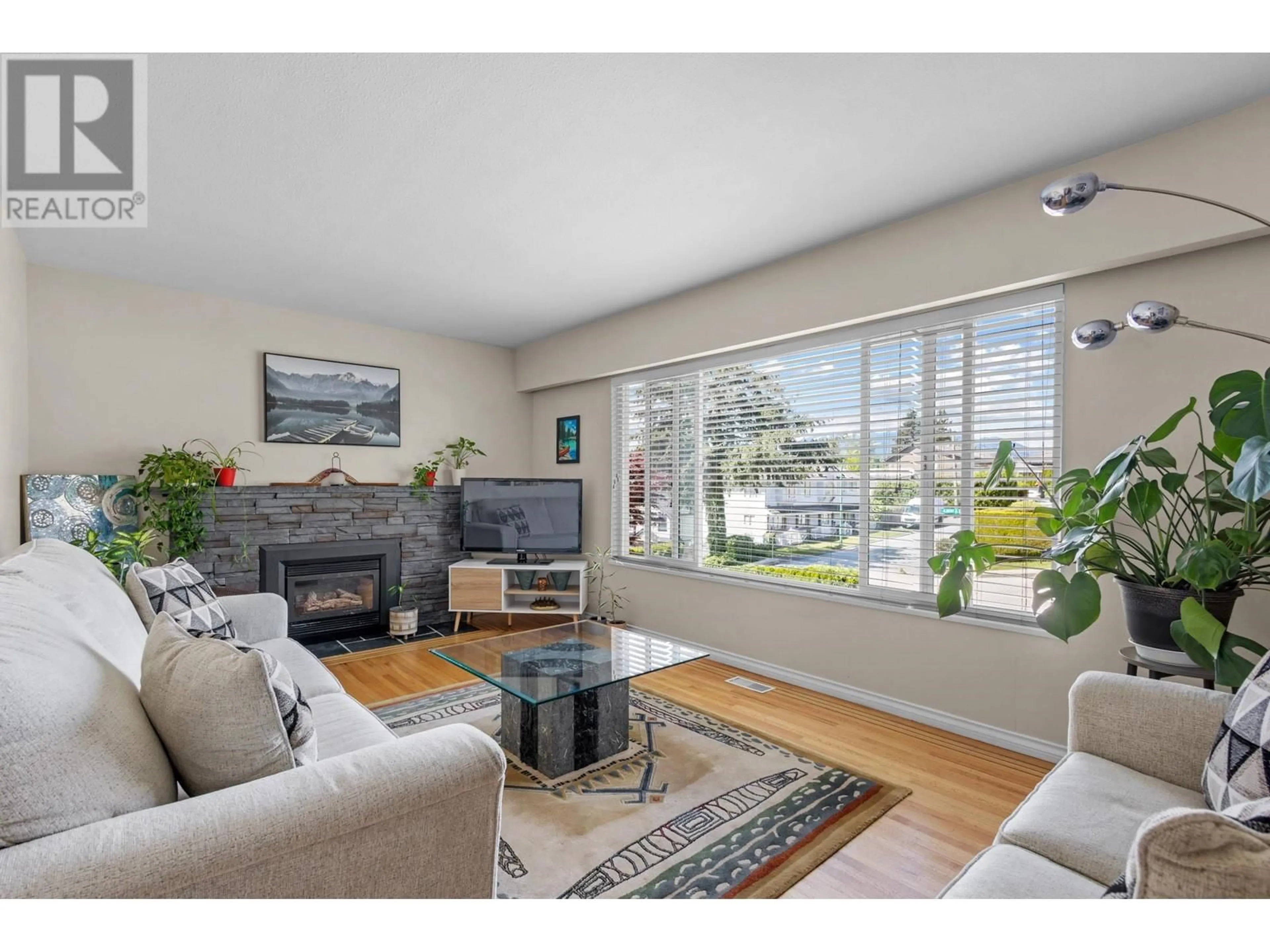 Living room with furniture, unknown for 4830a ALBERT STREET, Burnaby British Columbia V5C2H3