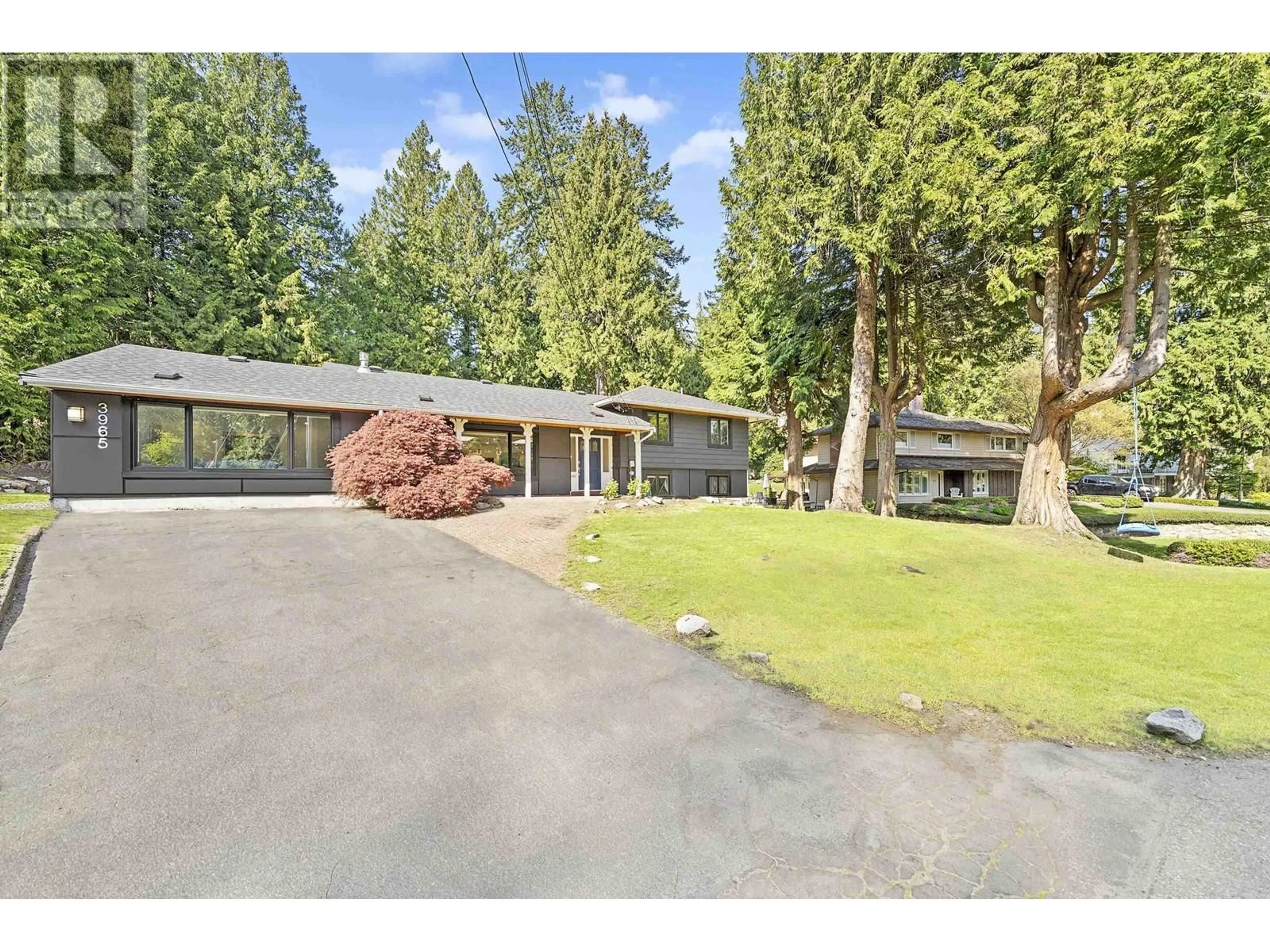 A pic from outside/outdoor area/front of a property/back of a property/a pic from drone, street for 3965 VIEWRIDGE PLACE, West Vancouver British Columbia V7V3K7