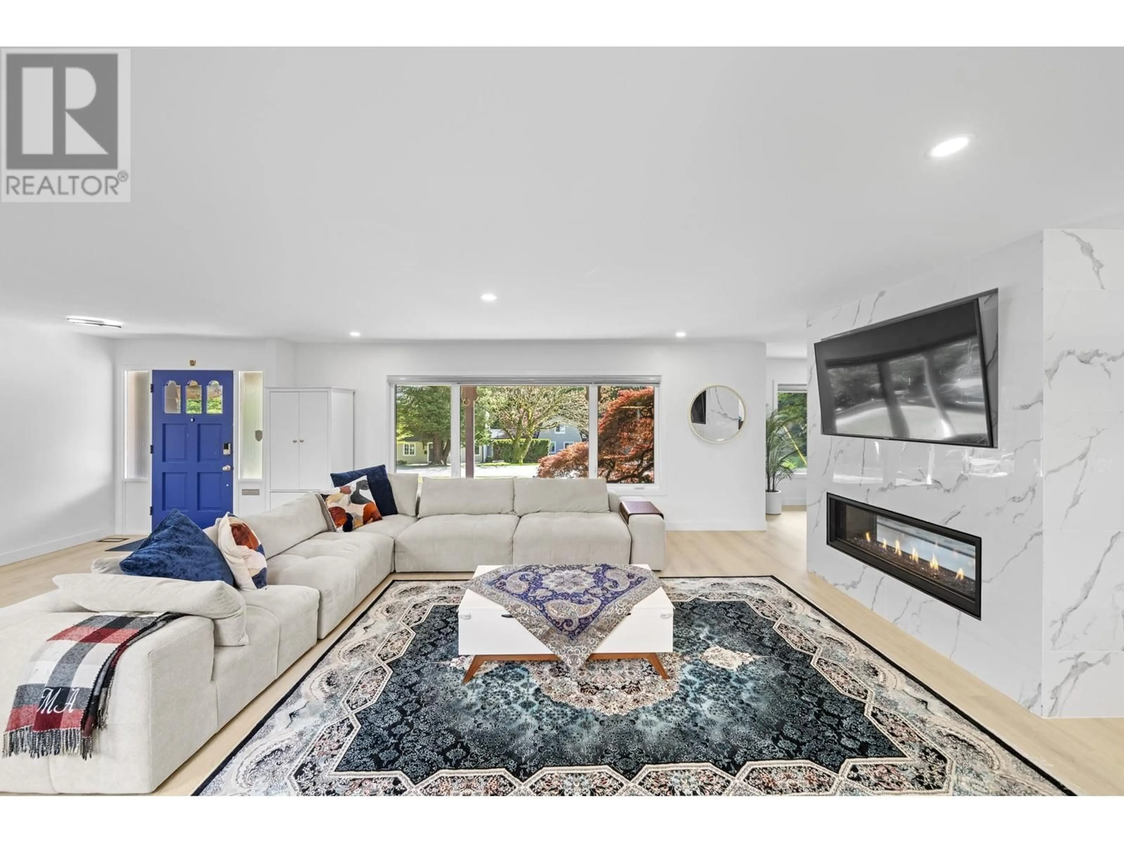 Living room with furniture, ceramic/tile floor for 3965 VIEWRIDGE PLACE, West Vancouver British Columbia V7V3K7