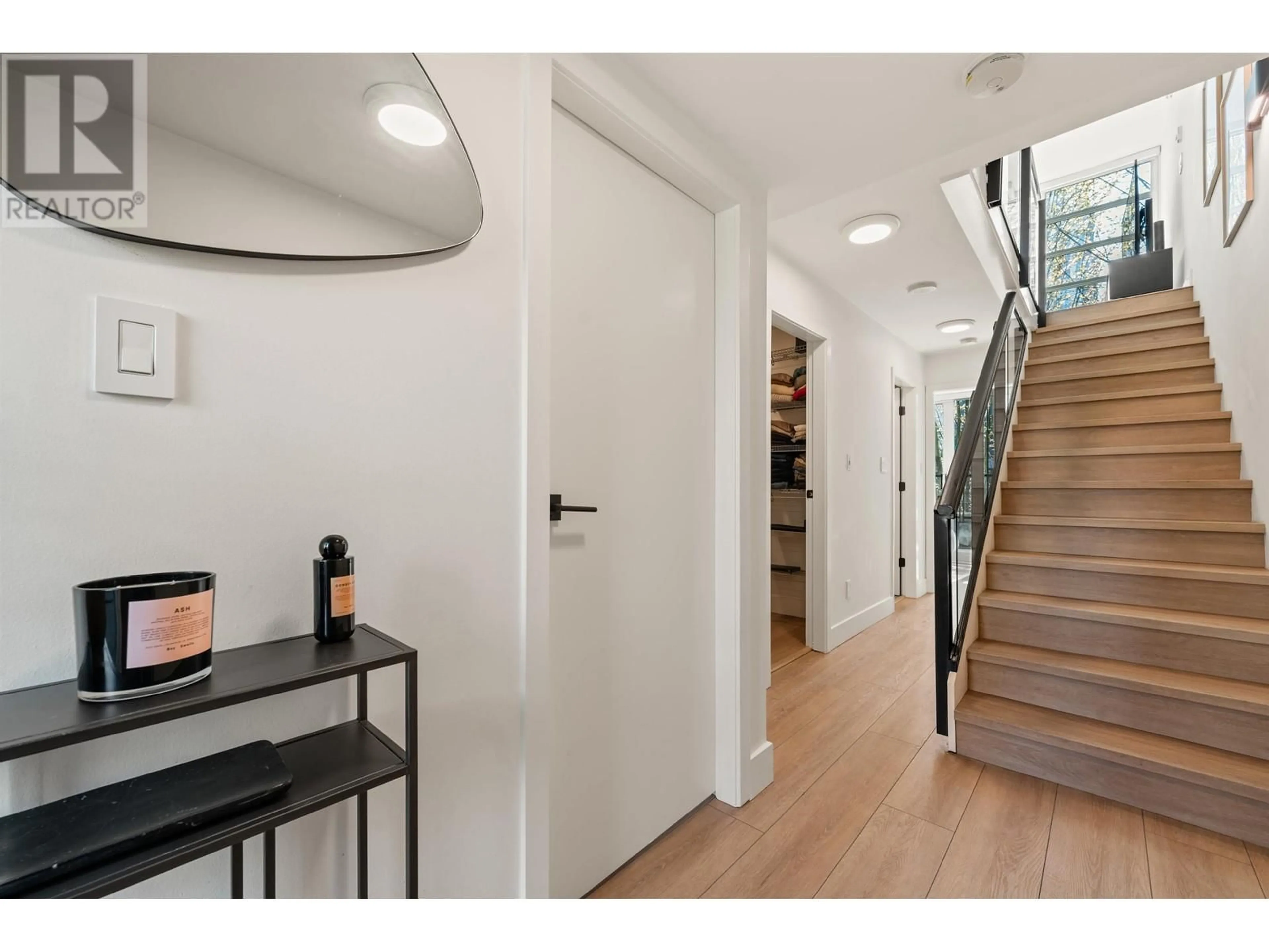 Indoor entryway for 313 - 1255 SEYMOUR STREET, Vancouver British Columbia V6B0H1