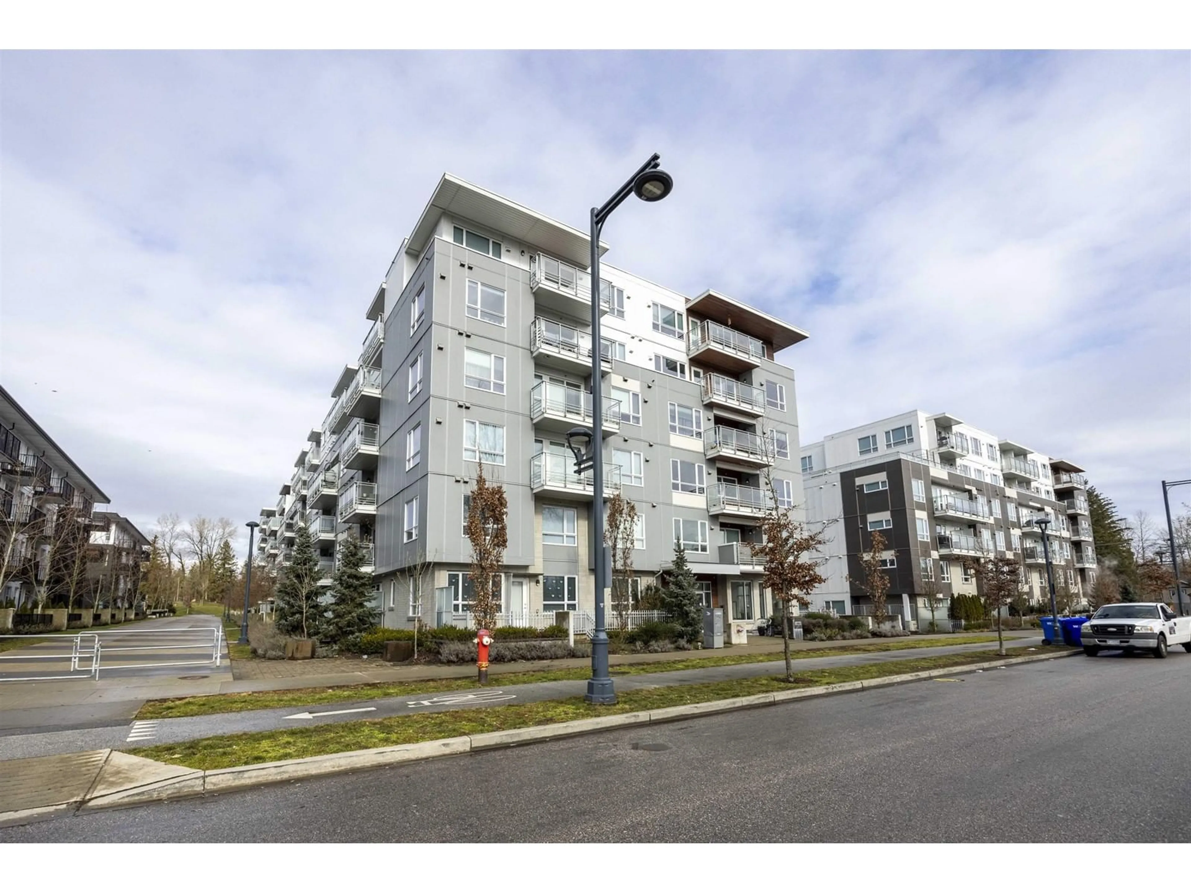 Blurry image for 405 - 13963 105, Surrey British Columbia V3T0M9
