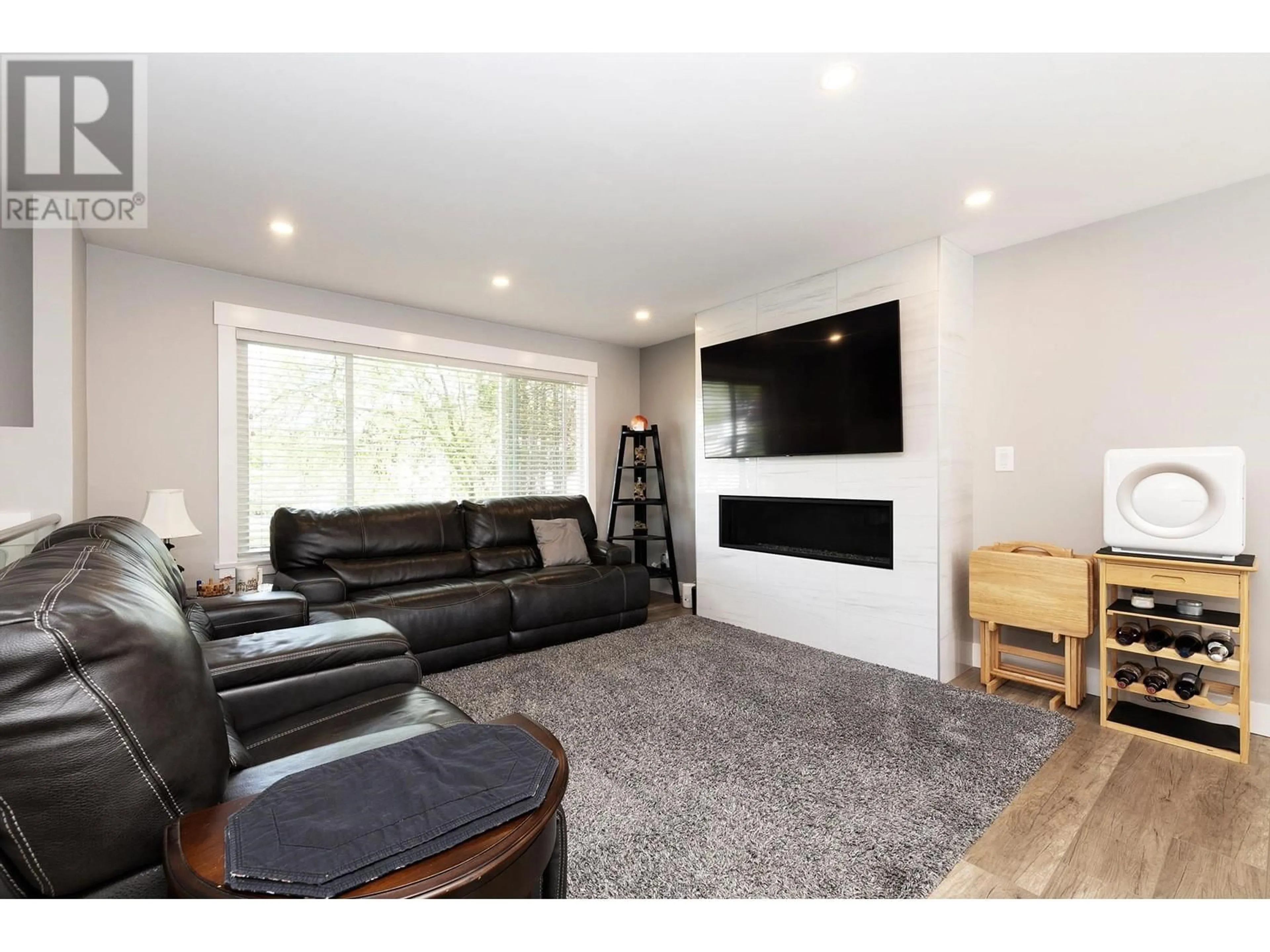 Living room with furniture, wood/laminate floor for 11881 229 STREET, Maple Ridge British Columbia V2X6P9