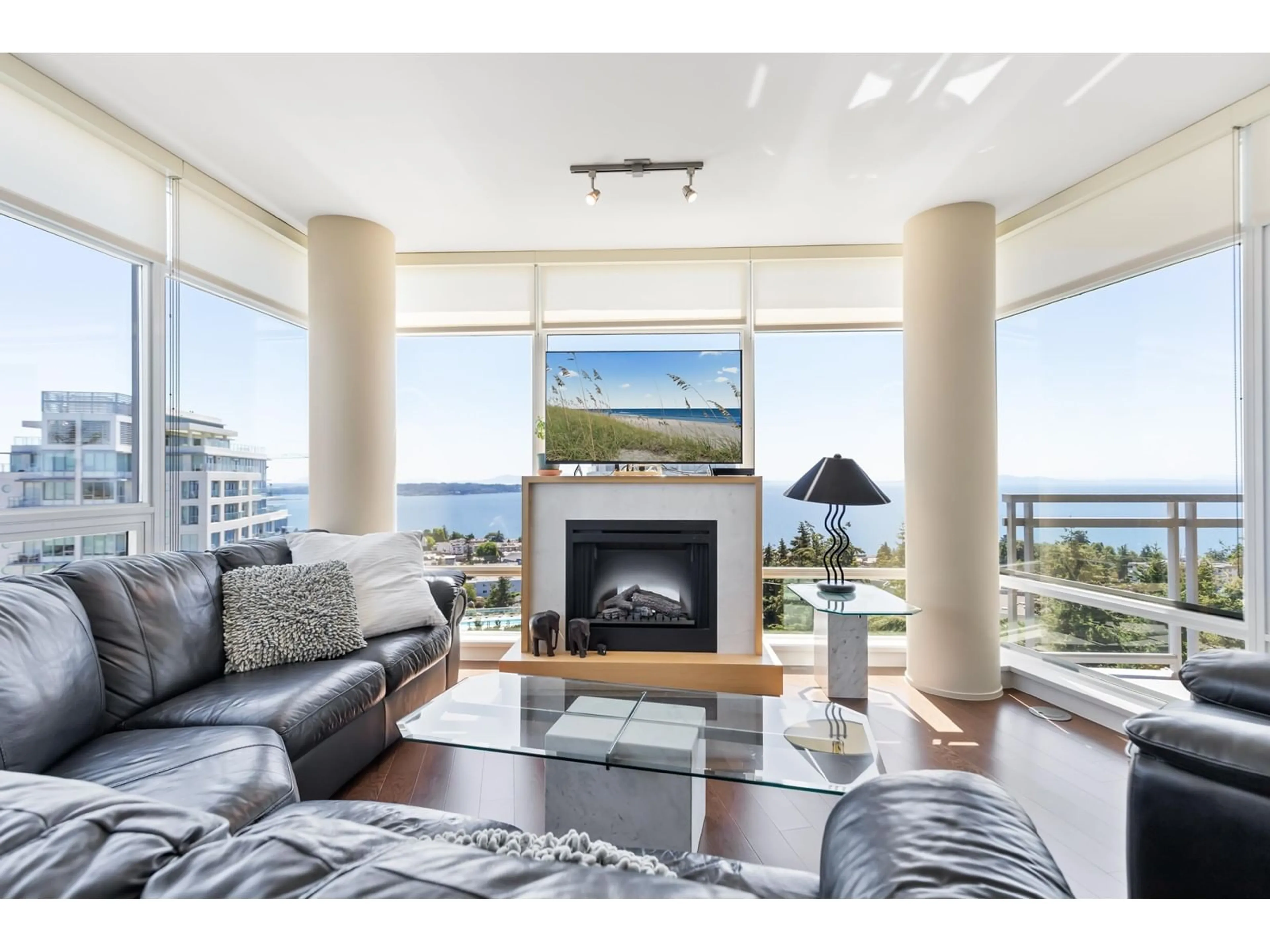 Living room with furniture, unknown for 1401 - 15152 RUSSELL, White Rock British Columbia V4B0A3