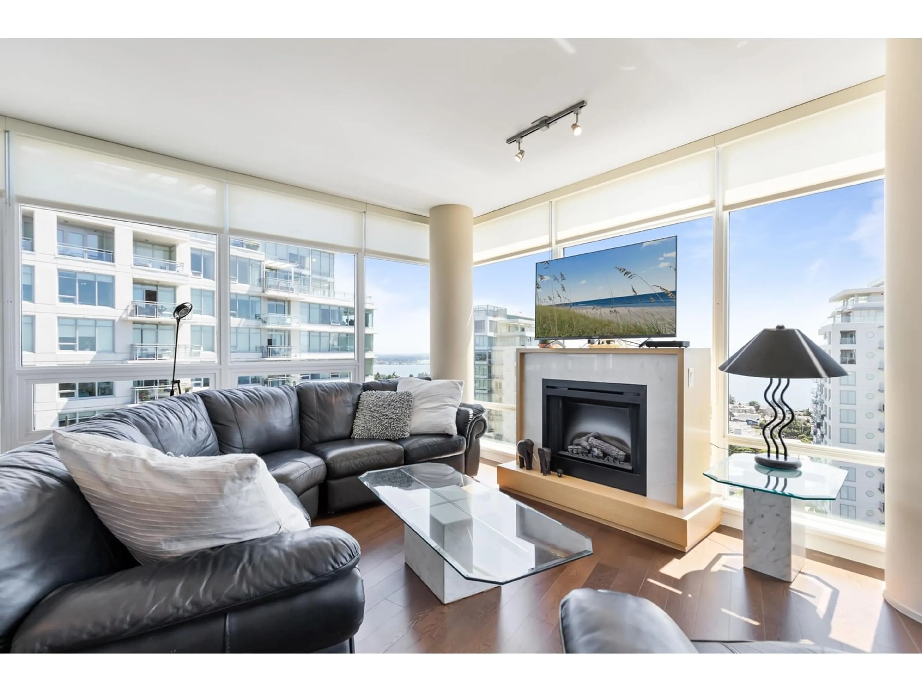 Living room with furniture, wood/laminate floor for 1401 - 15152 RUSSELL, White Rock British Columbia V4B0A3