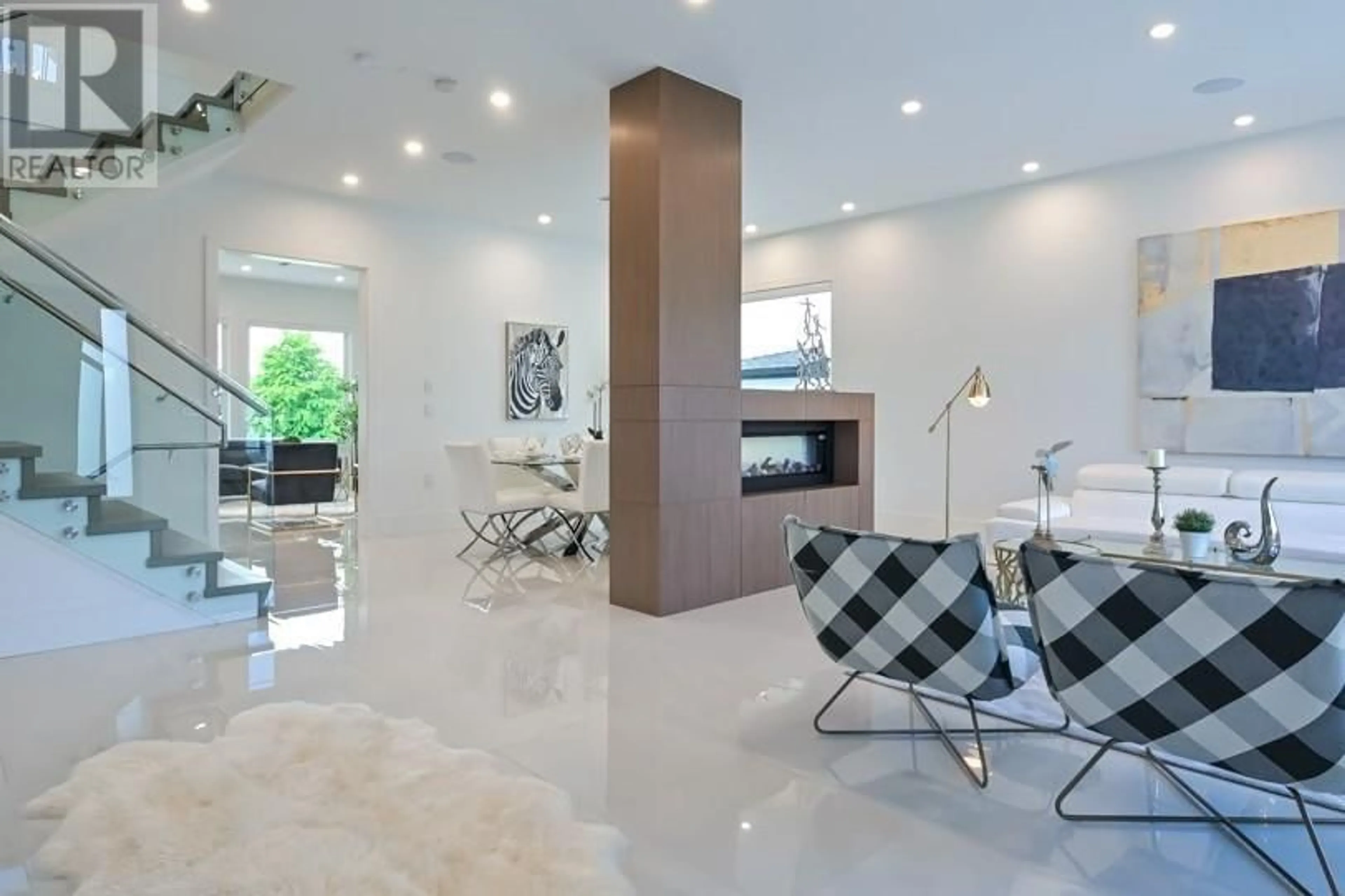 Lobby for 7268 PANDORA STREET, Burnaby British Columbia V5A1B9