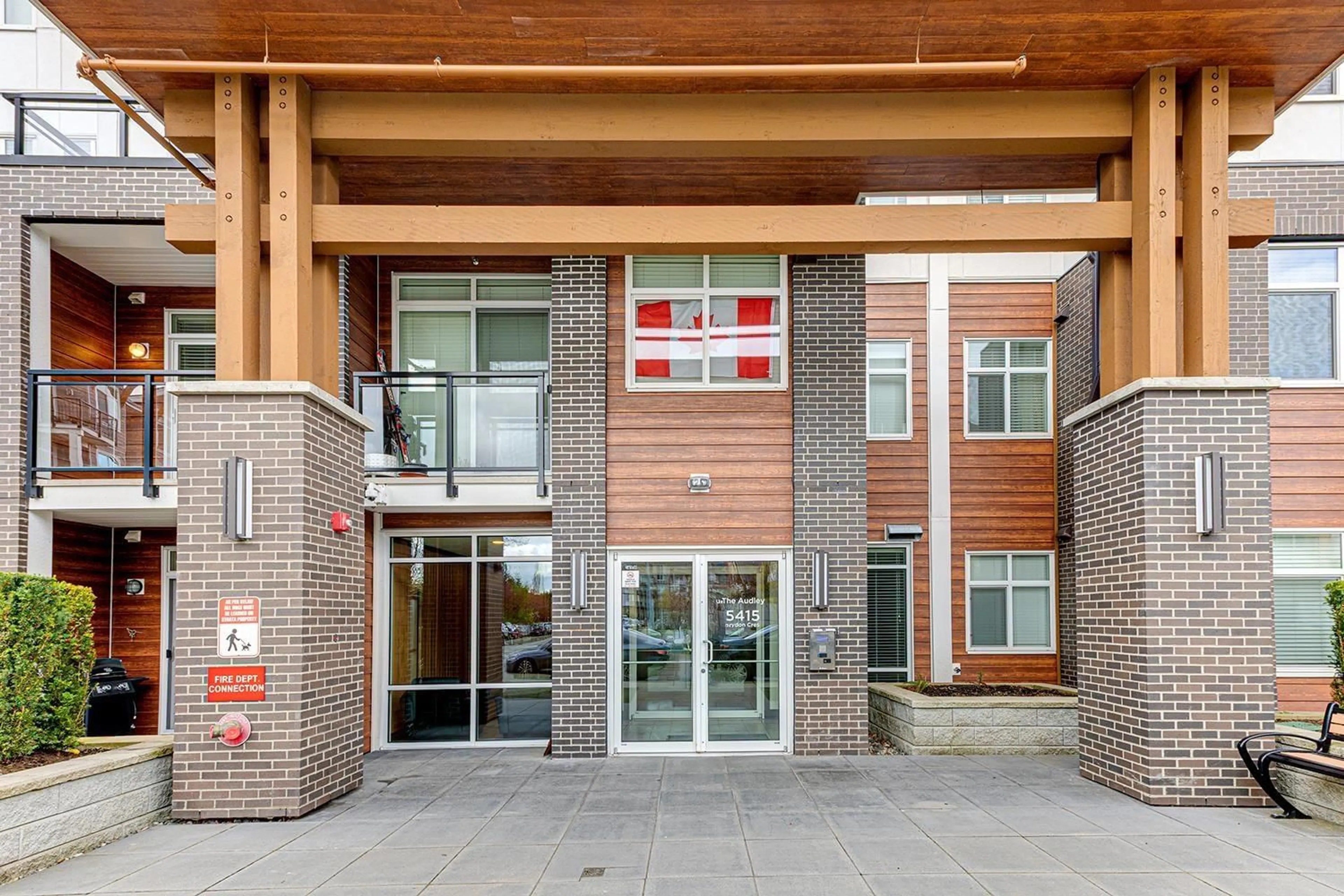 Indoor foyer for 302 - 5415 BRYDON, Langley British Columbia V3A0N4