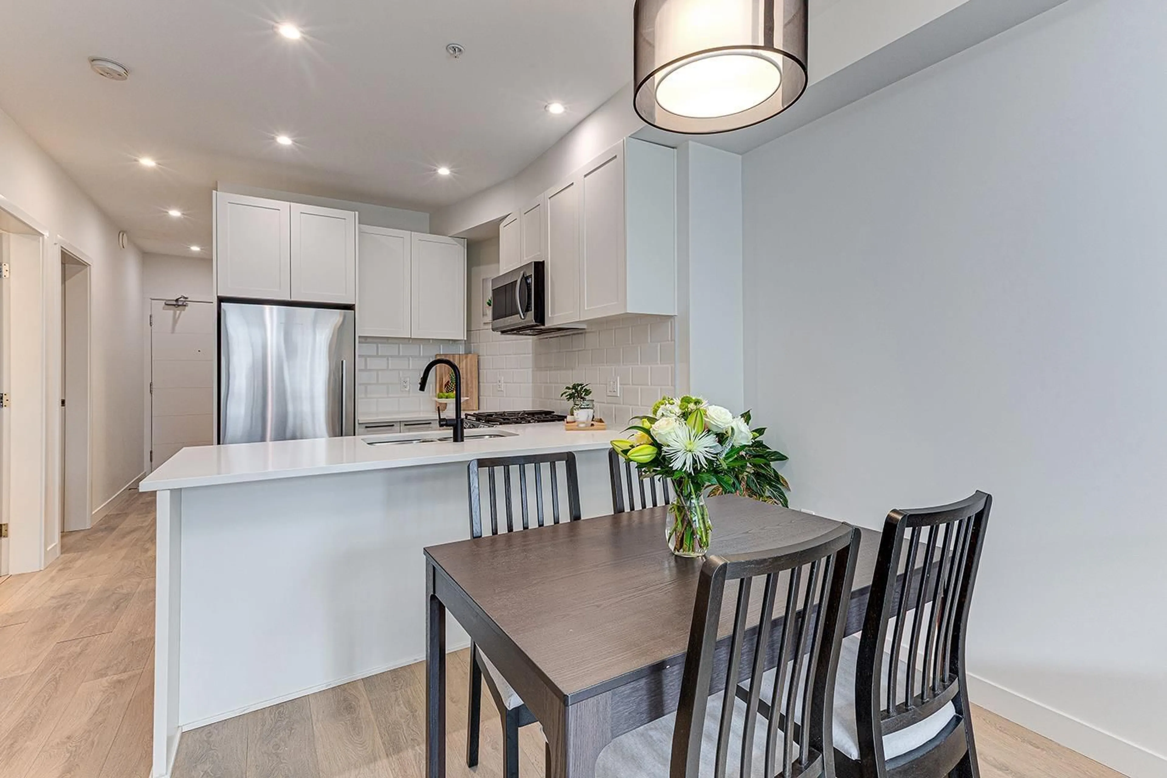 Open concept kitchen, wood/laminate floor for 302 - 5415 BRYDON, Langley British Columbia V3A0N4