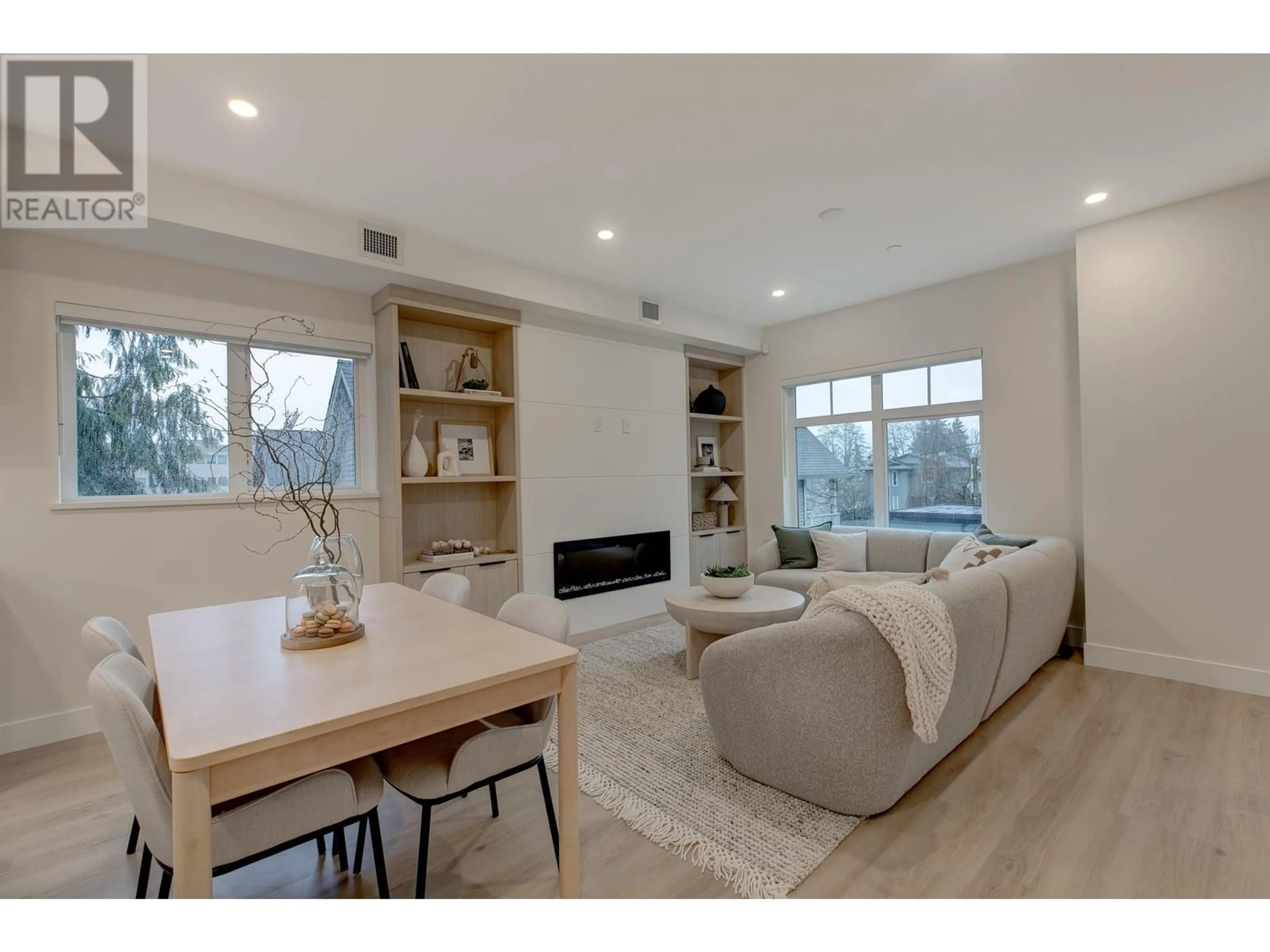 Living room with furniture, wood/laminate floor for 6 - 339 KEARY STREET, New Westminster British Columbia V3L3L2
