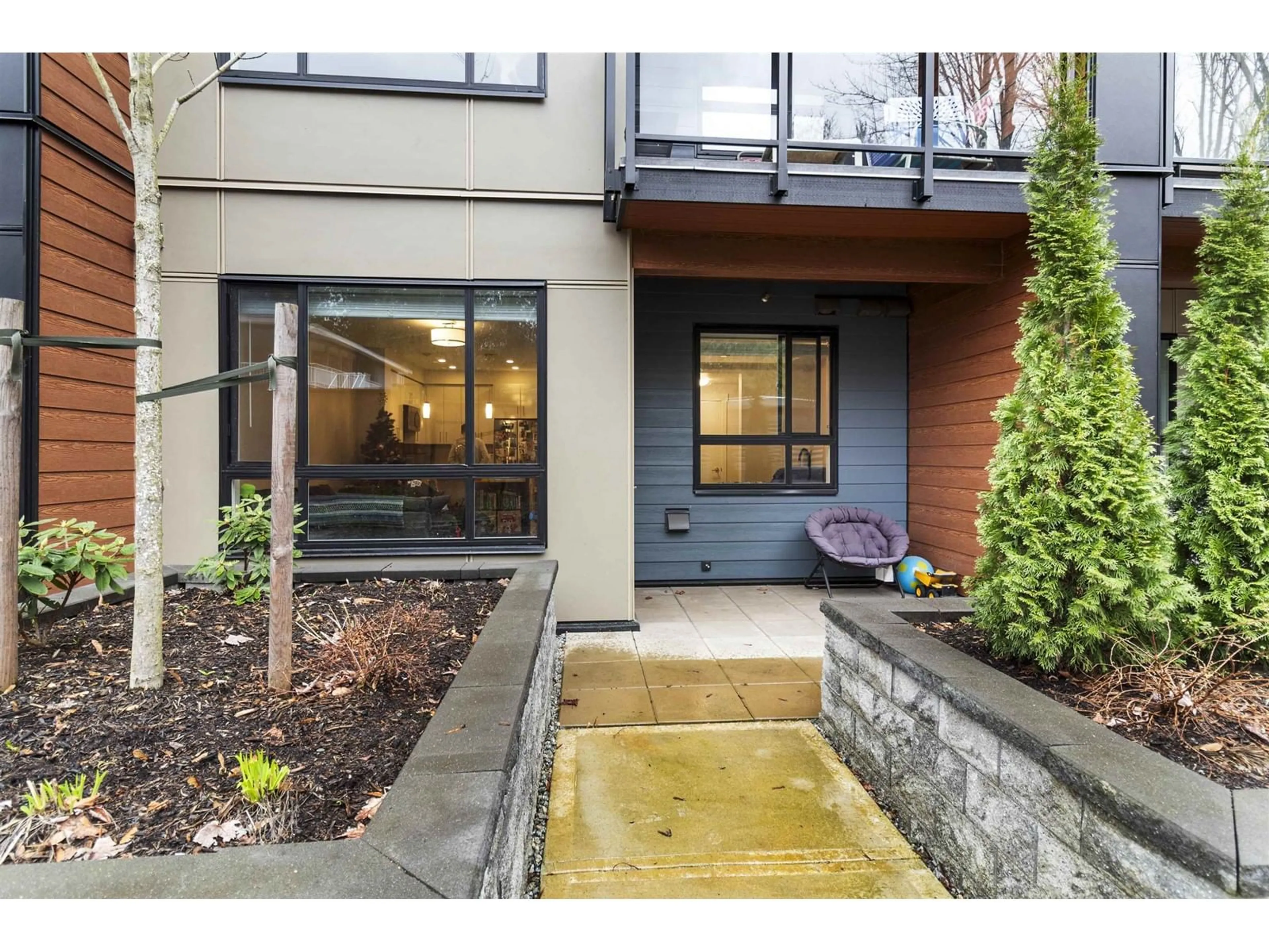 Indoor entryway for 108 - 32690 14TH, Mission British Columbia V2V0K5