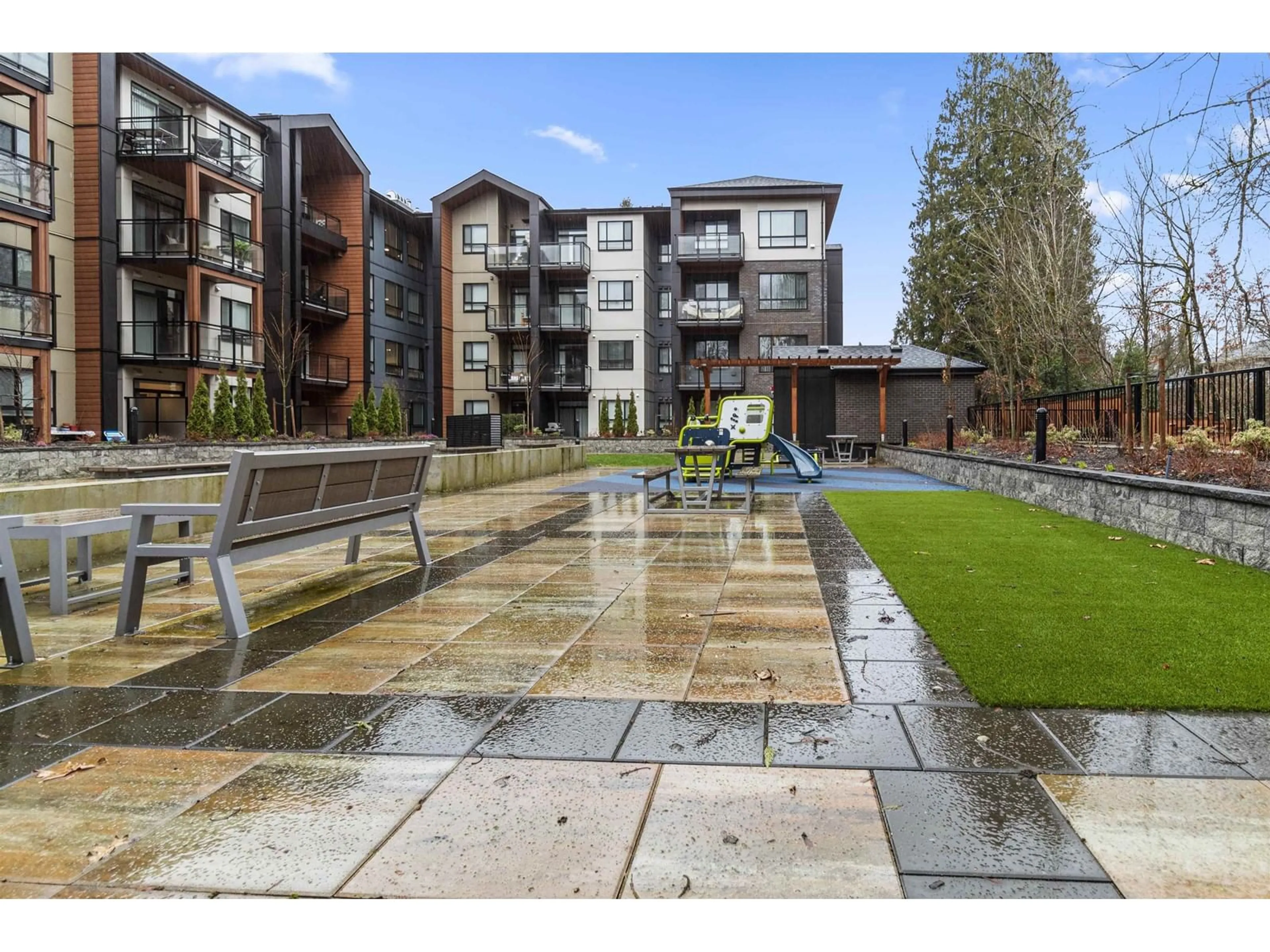 Patio, unknown for 108 - 32690 14TH, Mission British Columbia V2V0K5