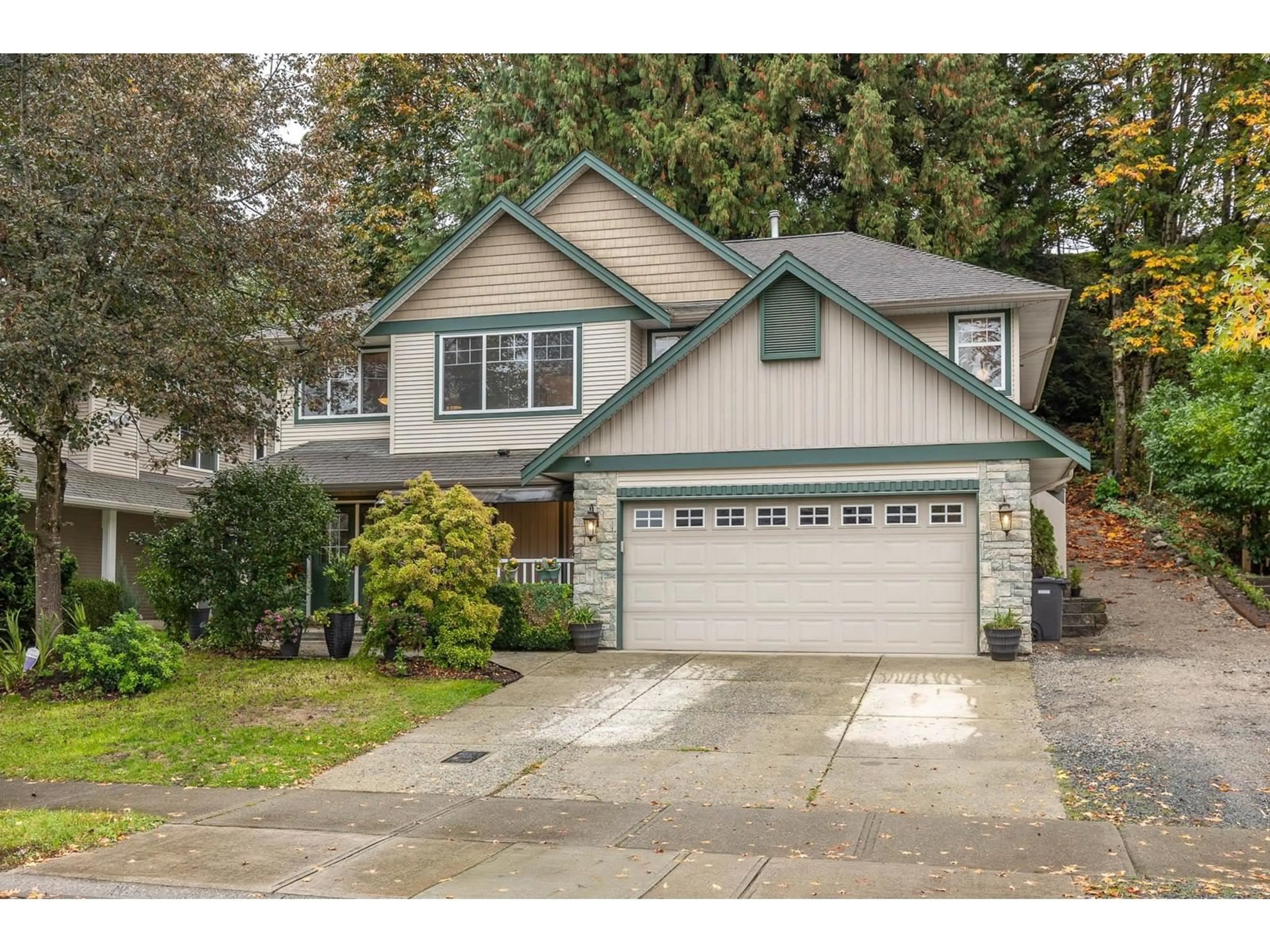 Home with vinyl exterior material, street for 35092 LABURNUM, Abbotsford British Columbia V2S8K3