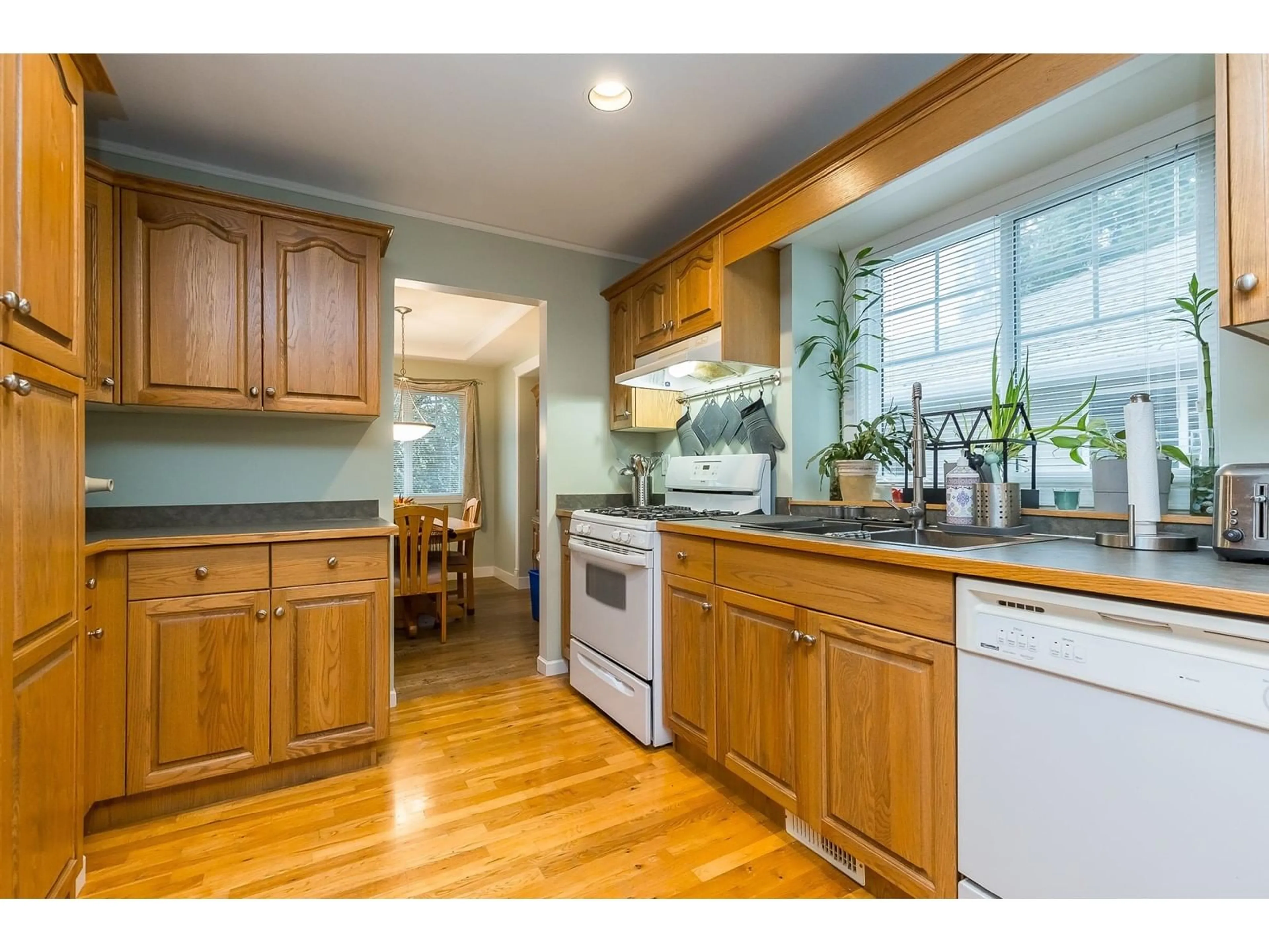 Unknown for 35092 LABURNUM, Abbotsford British Columbia V2S8K3