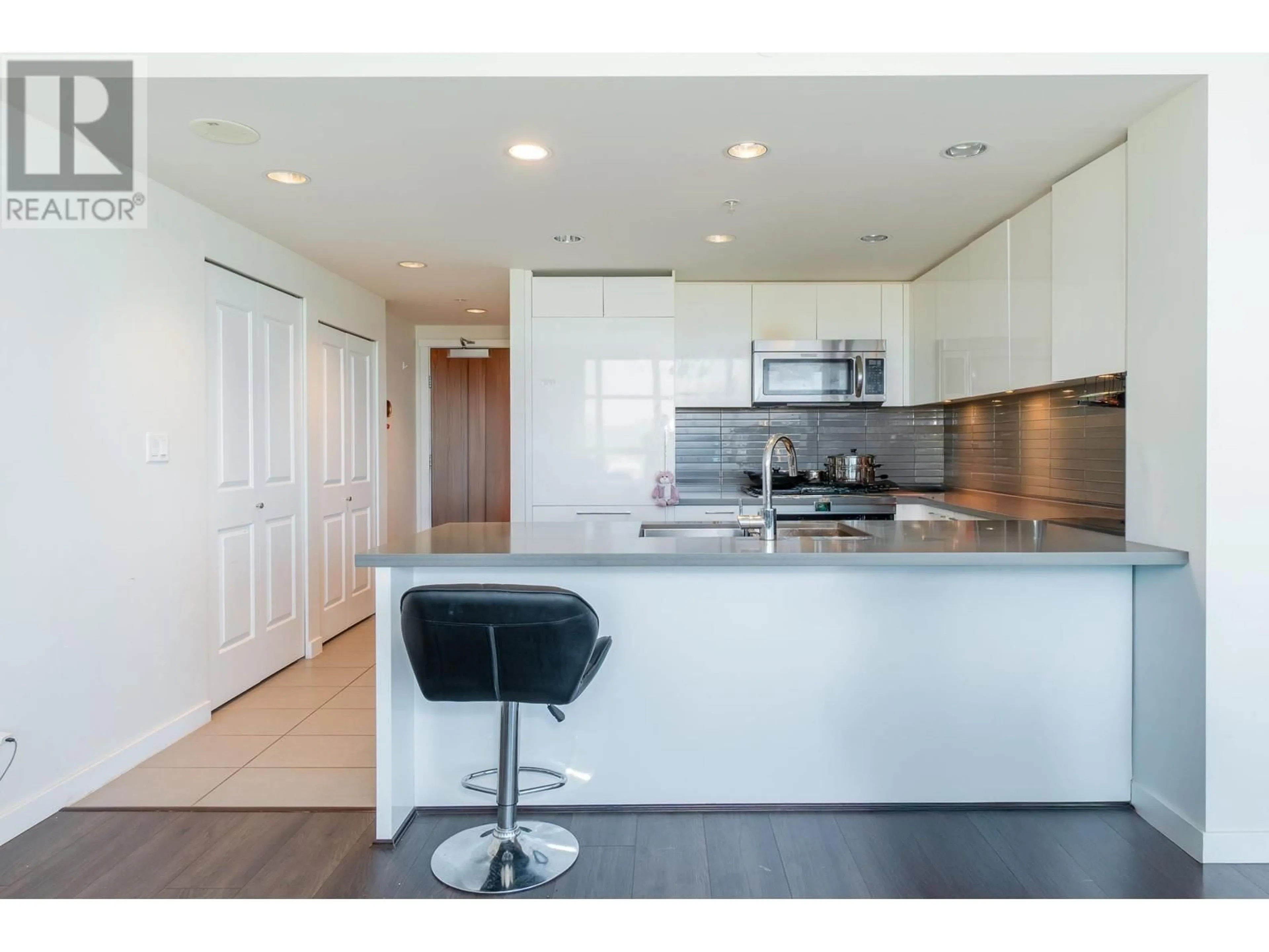Open concept kitchen, unknown for 2802 - 4880 BENNETT STREET, Burnaby British Columbia V5H0C1