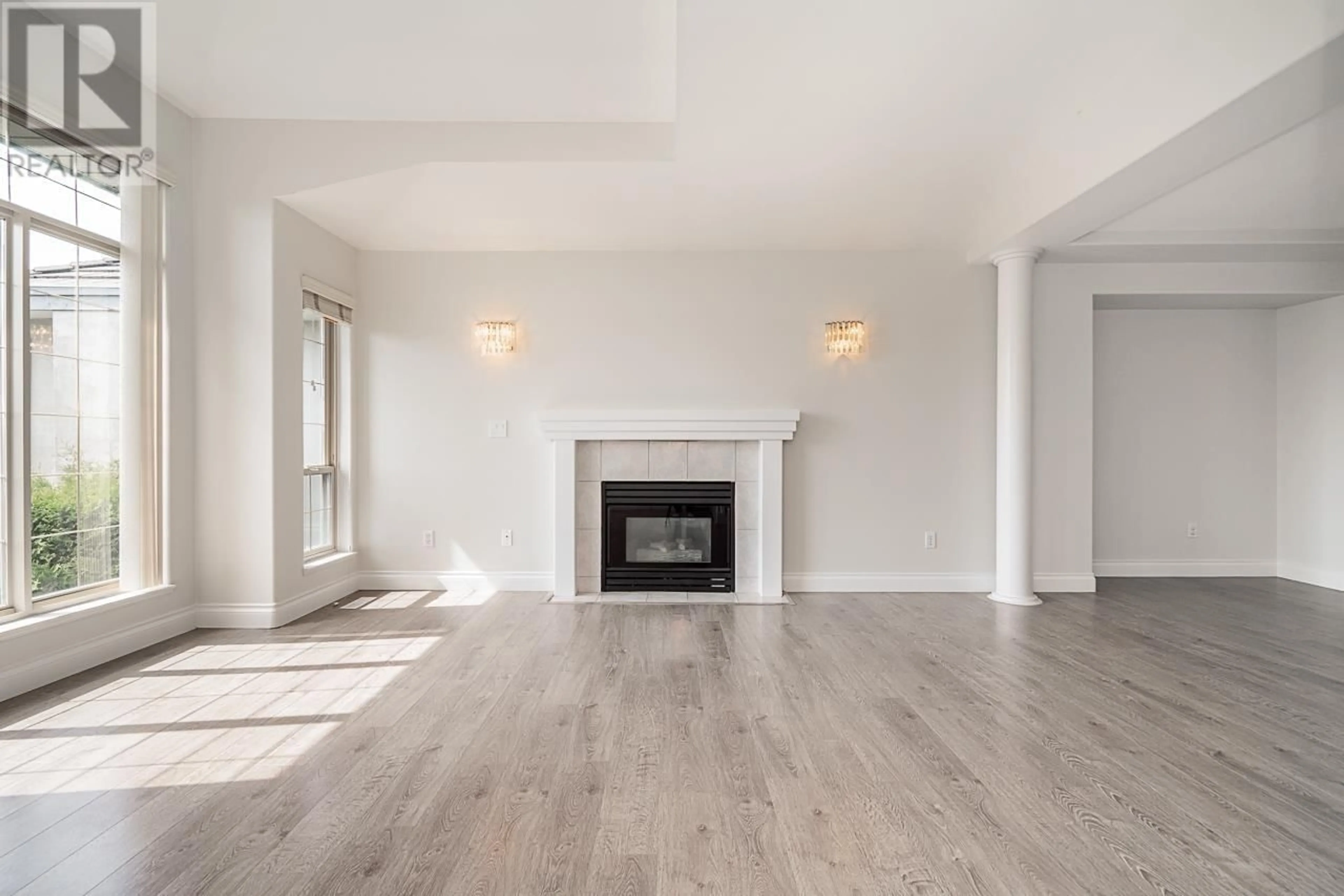 Living room with furniture, wood/laminate floor for 10439 TAMARACK CRESCENT, Maple Ridge British Columbia V2W1B5