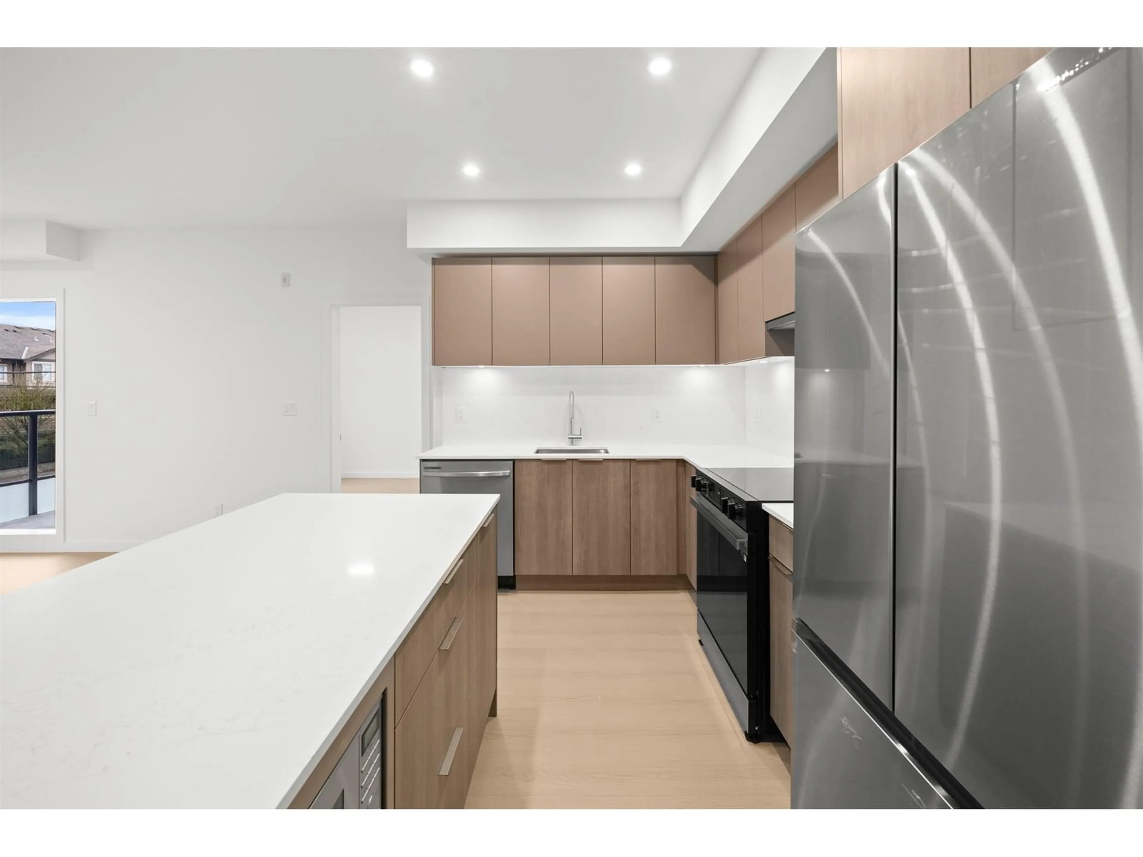 Standard kitchen, unknown for 211 - 10828 139A, Surrey British Columbia V3R3E5