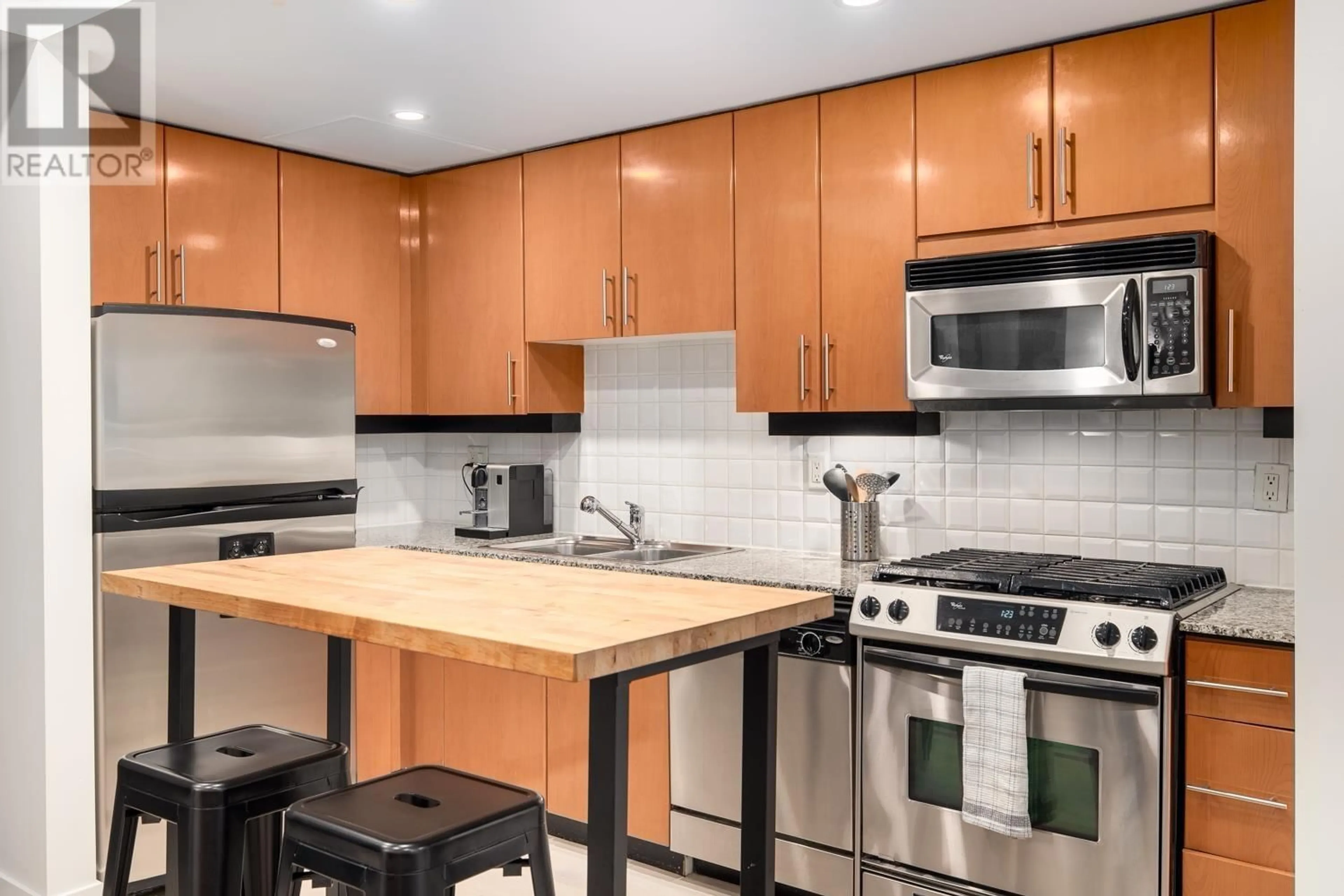 Standard kitchen, unknown for 301 - 168 ESPLANADE, North Vancouver British Columbia V7L4X8