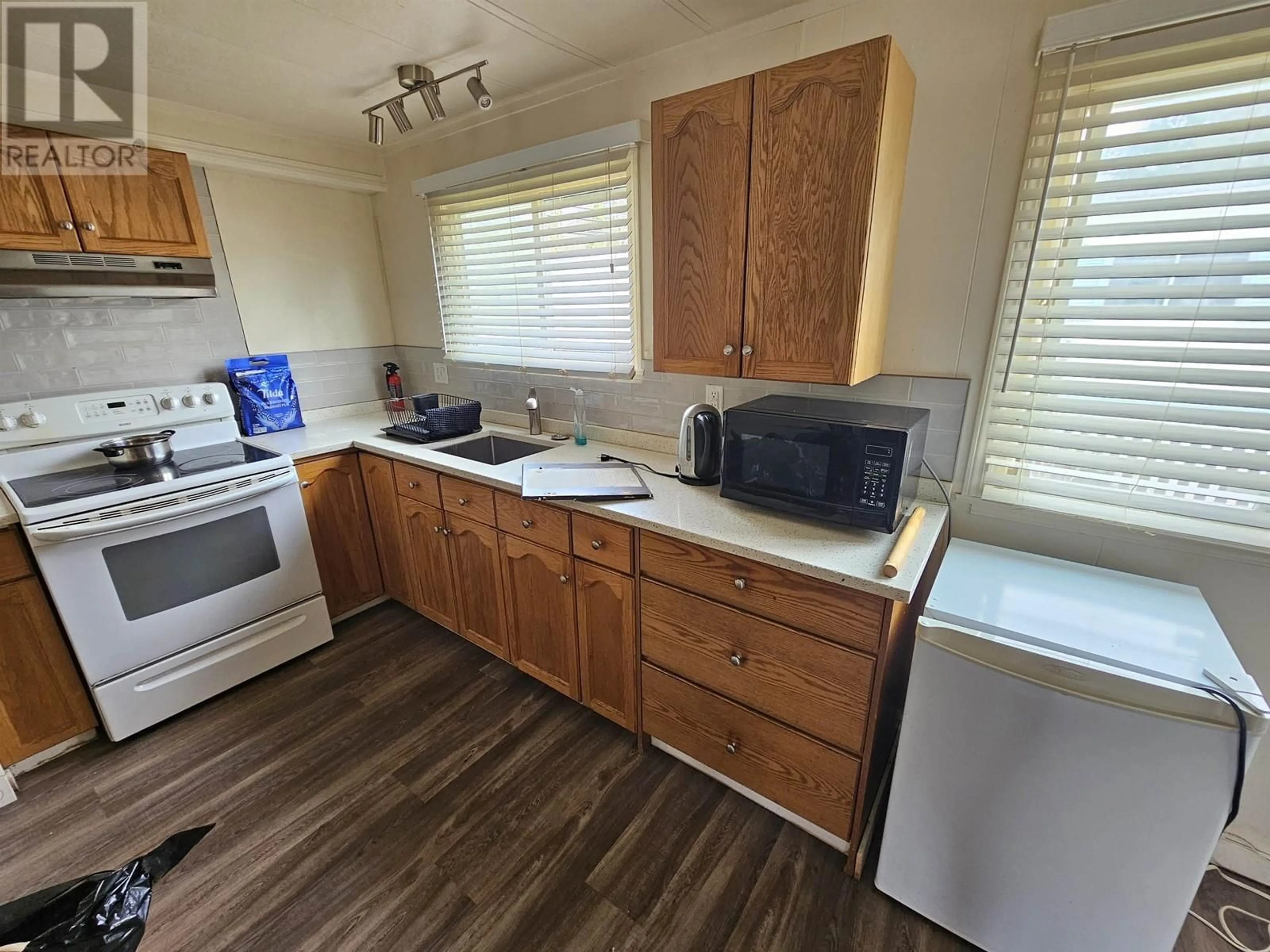 Standard kitchen, unknown for 194 - 1413 SUNSHINE COAST HIGHWAY, Gibsons British Columbia V0N1V5