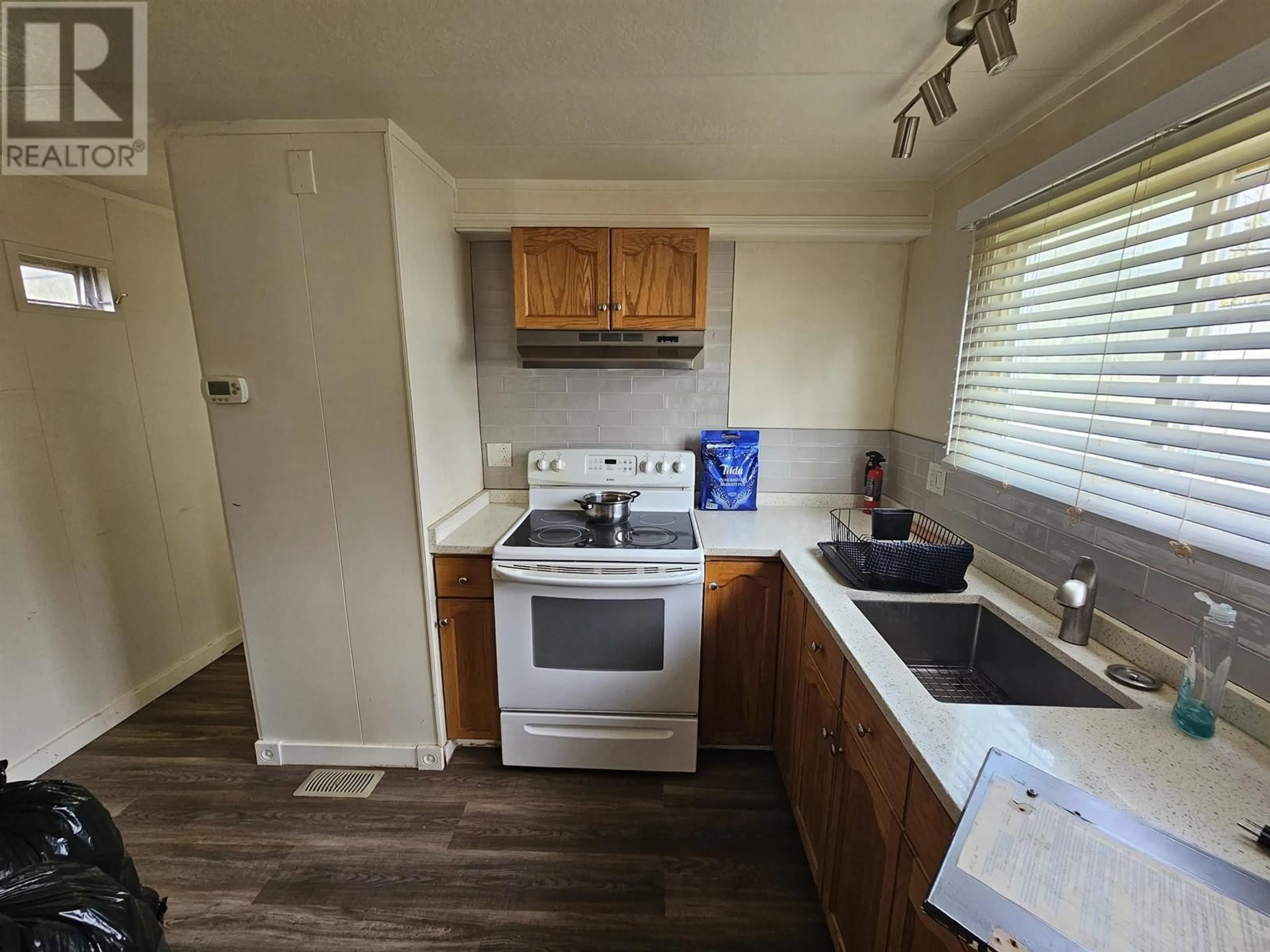 Standard kitchen, unknown for 194 - 1413 SUNSHINE COAST HIGHWAY, Gibsons British Columbia V0N1V5