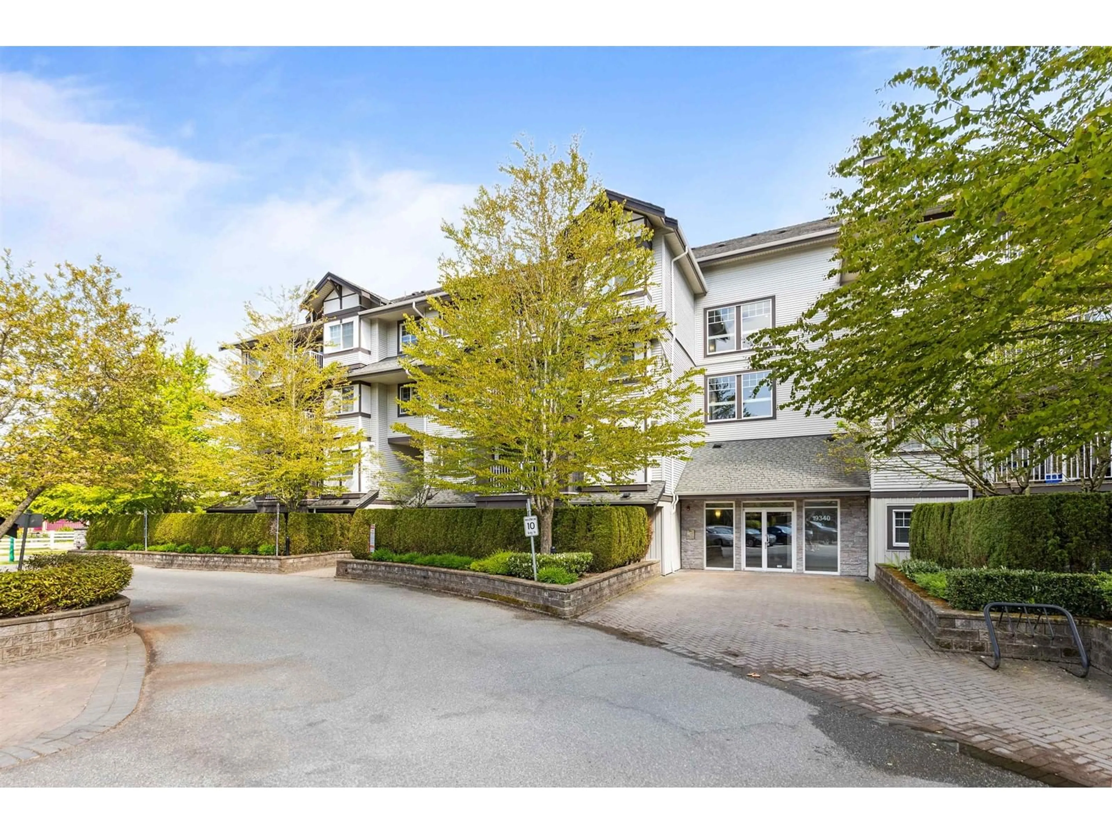 A pic from outside/outdoor area/front of a property/back of a property/a pic from drone, unknown for 411 - 19340 65, Surrey British Columbia V4N0A3
