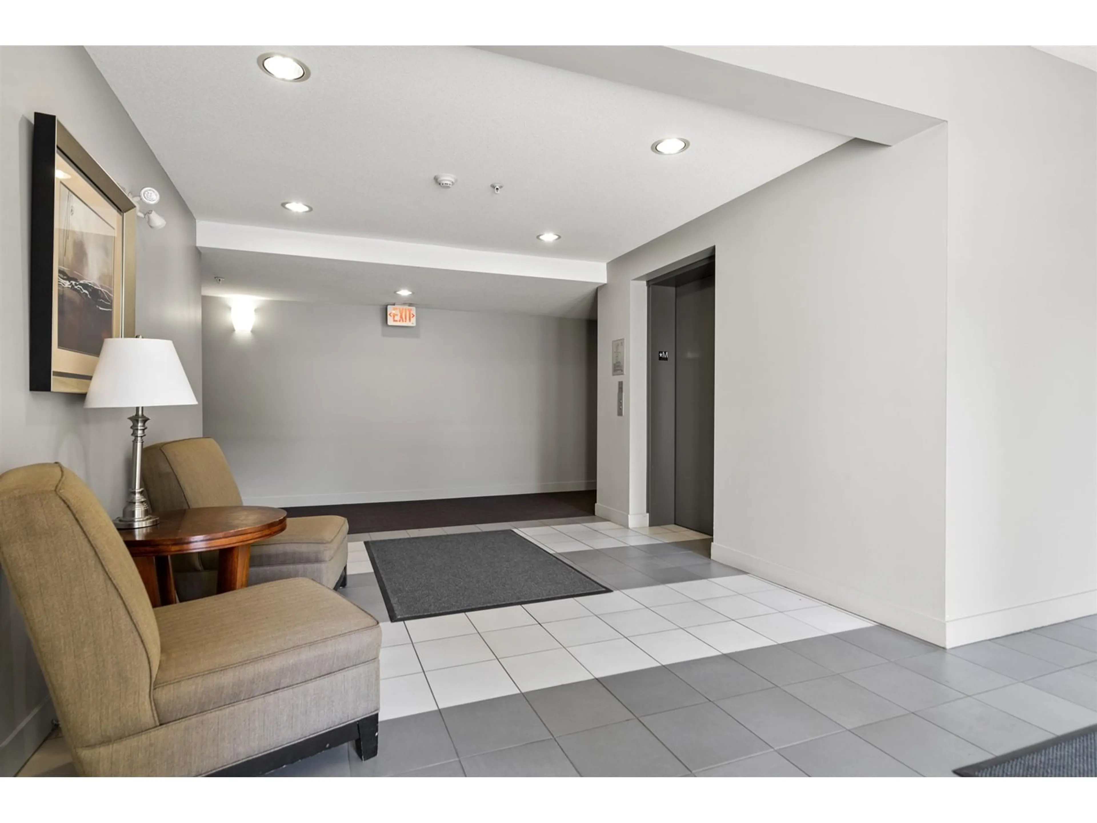 Indoor foyer for 411 - 19340 65, Surrey British Columbia V4N0A3