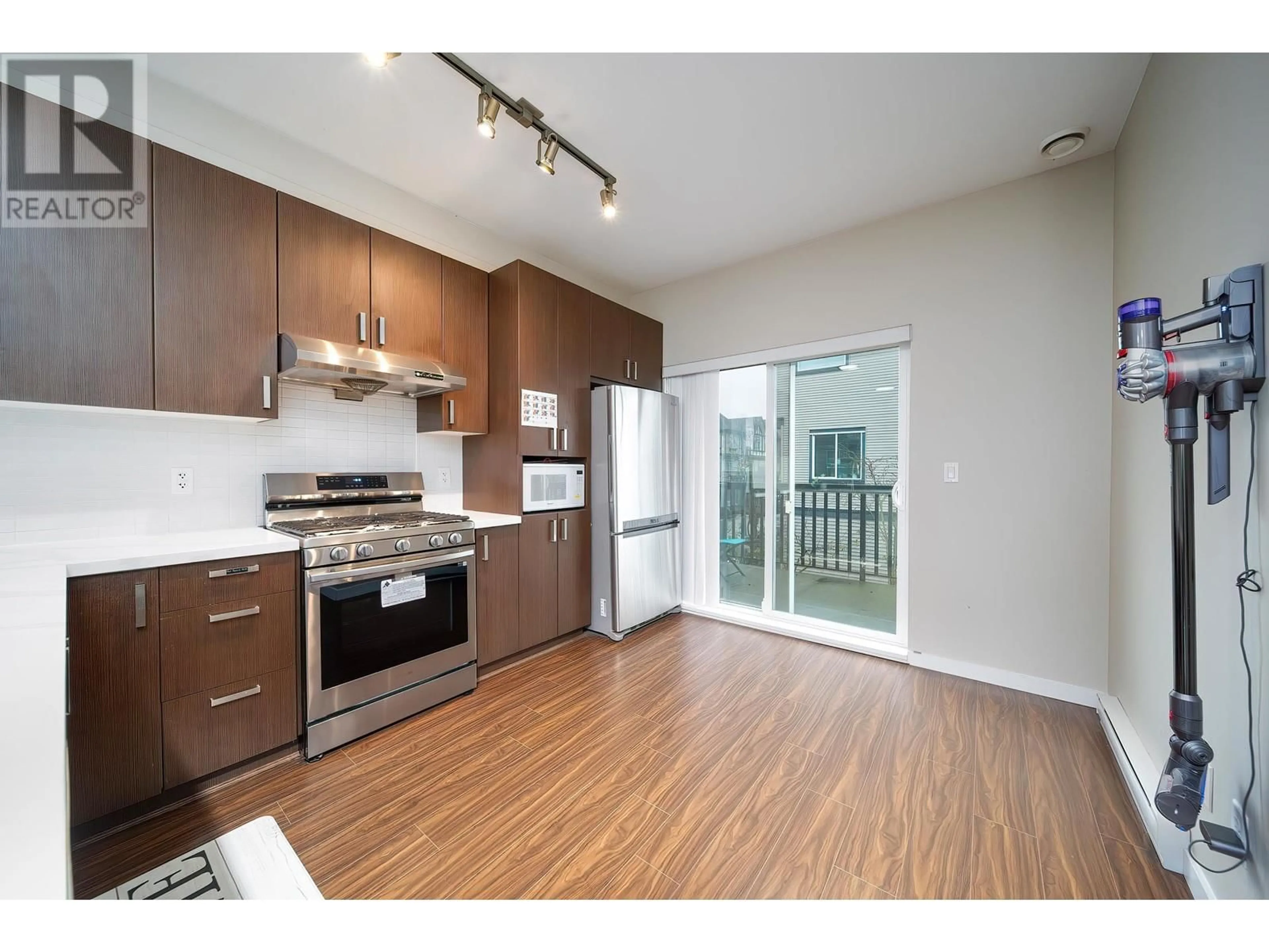Standard kitchen, wood/laminate floor for 65 - 9566 TOMICKI AVENUE, Richmond British Columbia V6X0E6