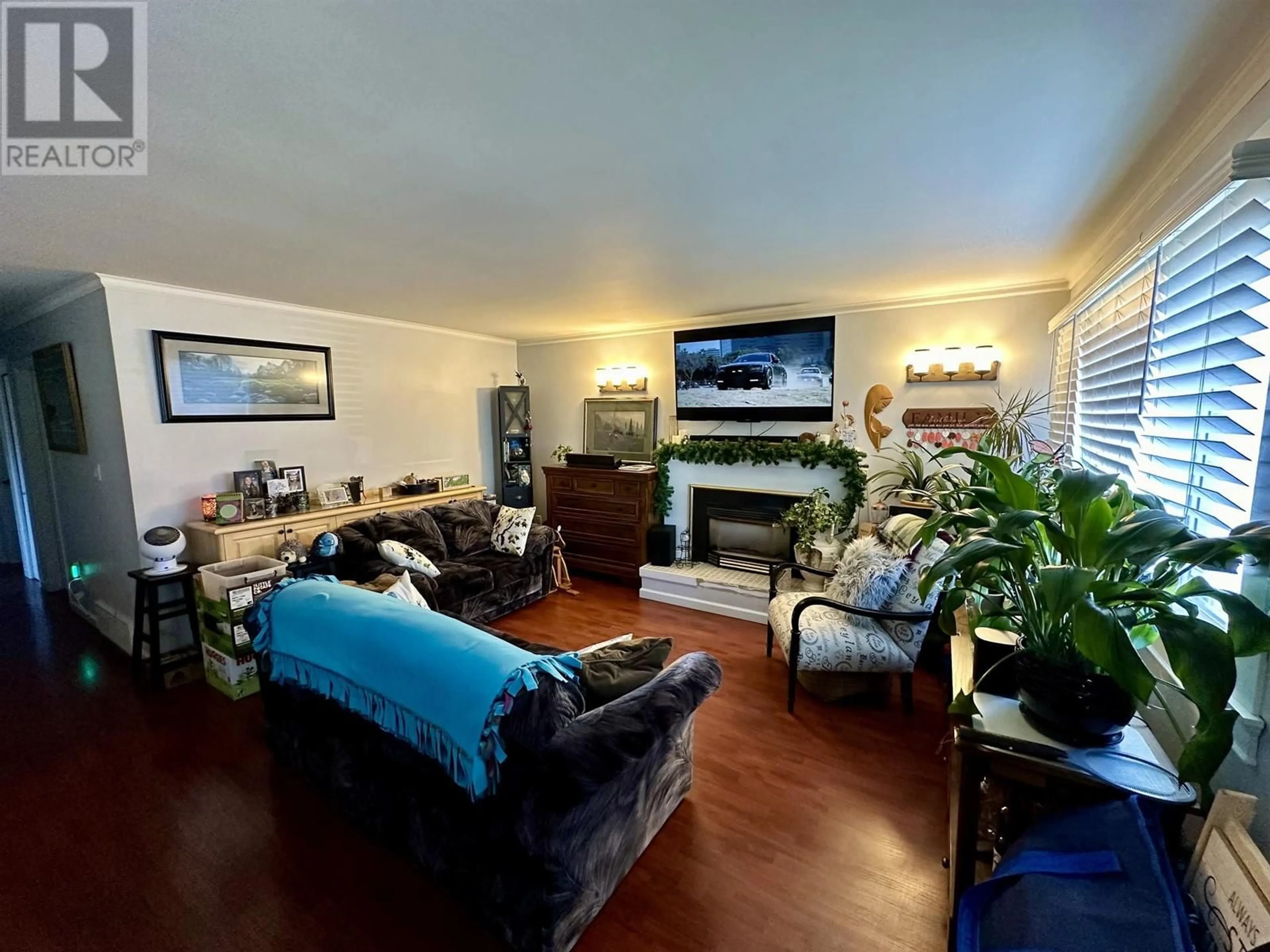 Living room with furniture, unknown for 407 GILLETT STREET, Prince George British Columbia V2M2T6