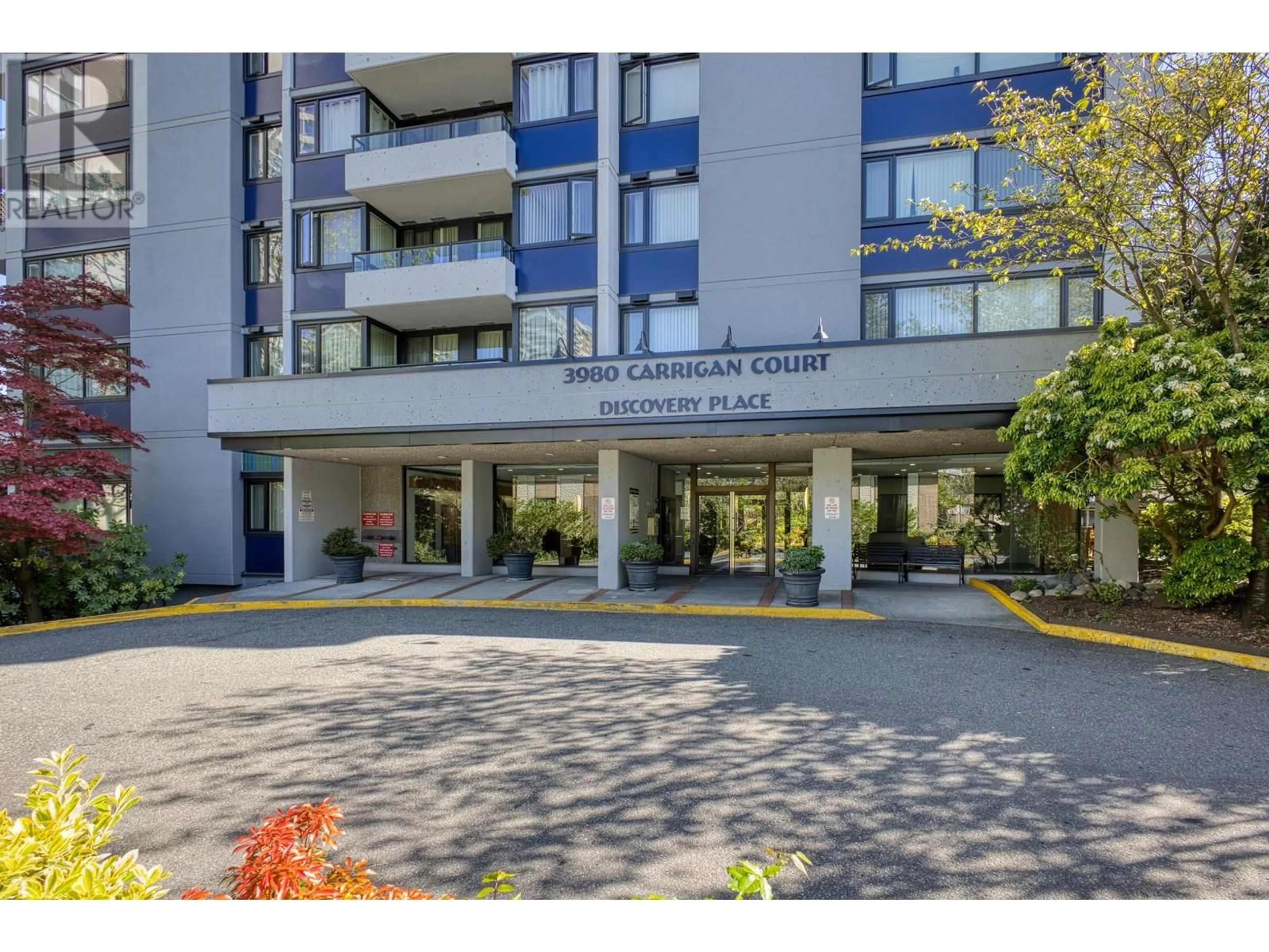 Indoor foyer for 503 - 3980 CARRIGAN COURT, Burnaby British Columbia V3N4S6