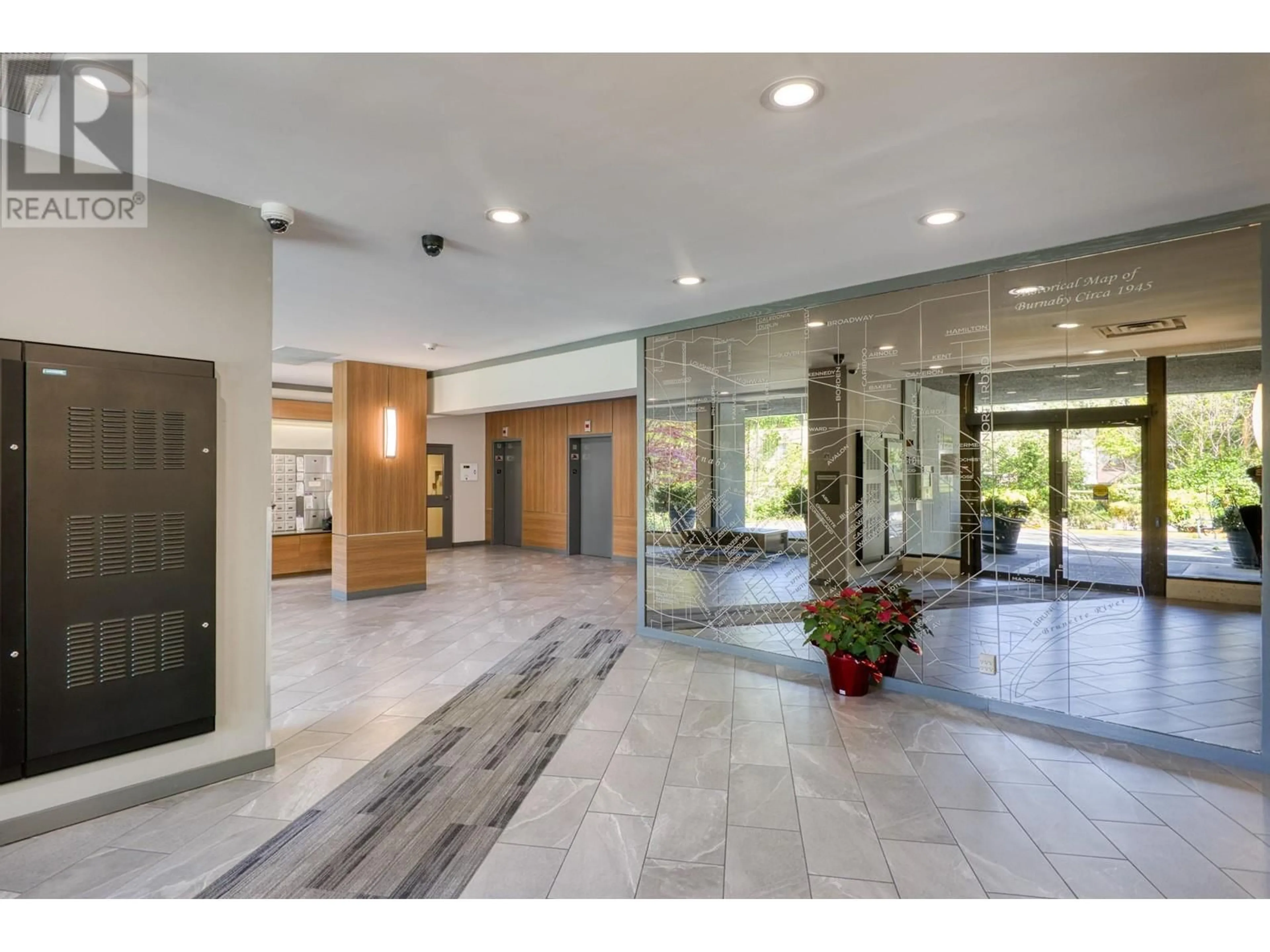 Indoor foyer for 503 - 3980 CARRIGAN COURT, Burnaby British Columbia V3N4S6