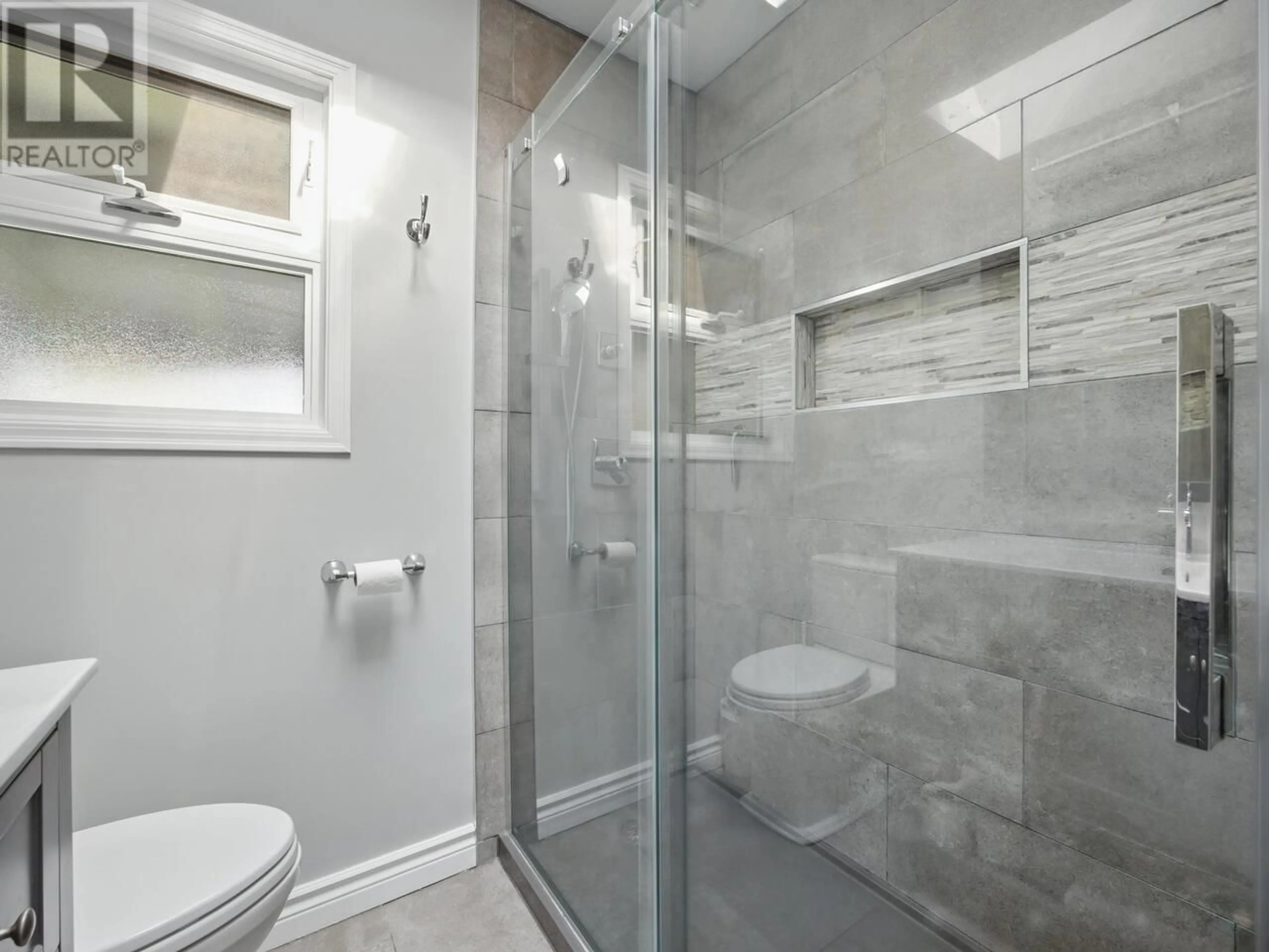 Standard bathroom, ceramic/tile floor for 217 SANDRINGHAM AVENUE, New Westminster British Columbia V3L1Z4