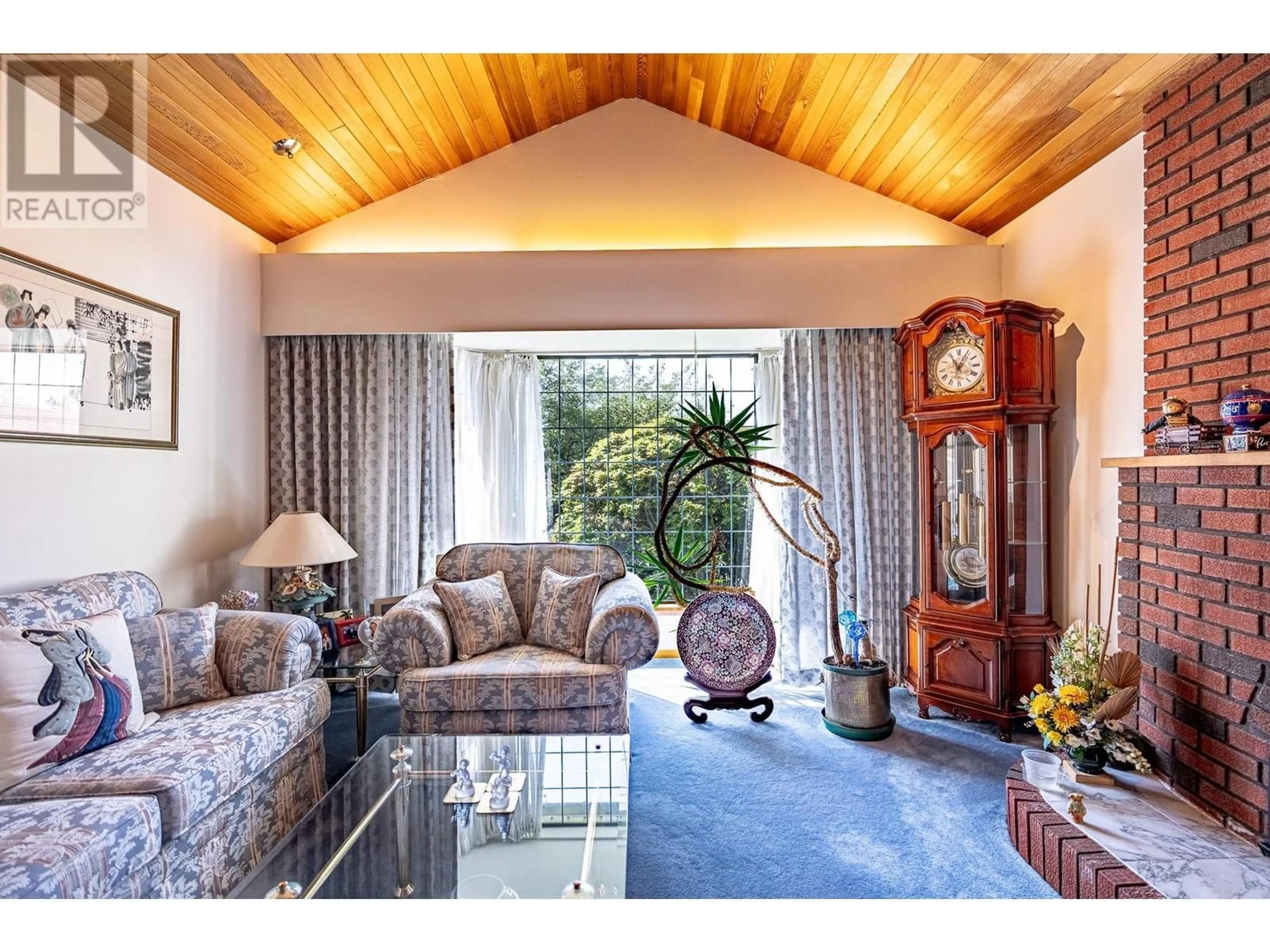 Living room with furniture, unknown for 2117 KNIGHTSWOOD PLACE, Burnaby British Columbia V5A4B9