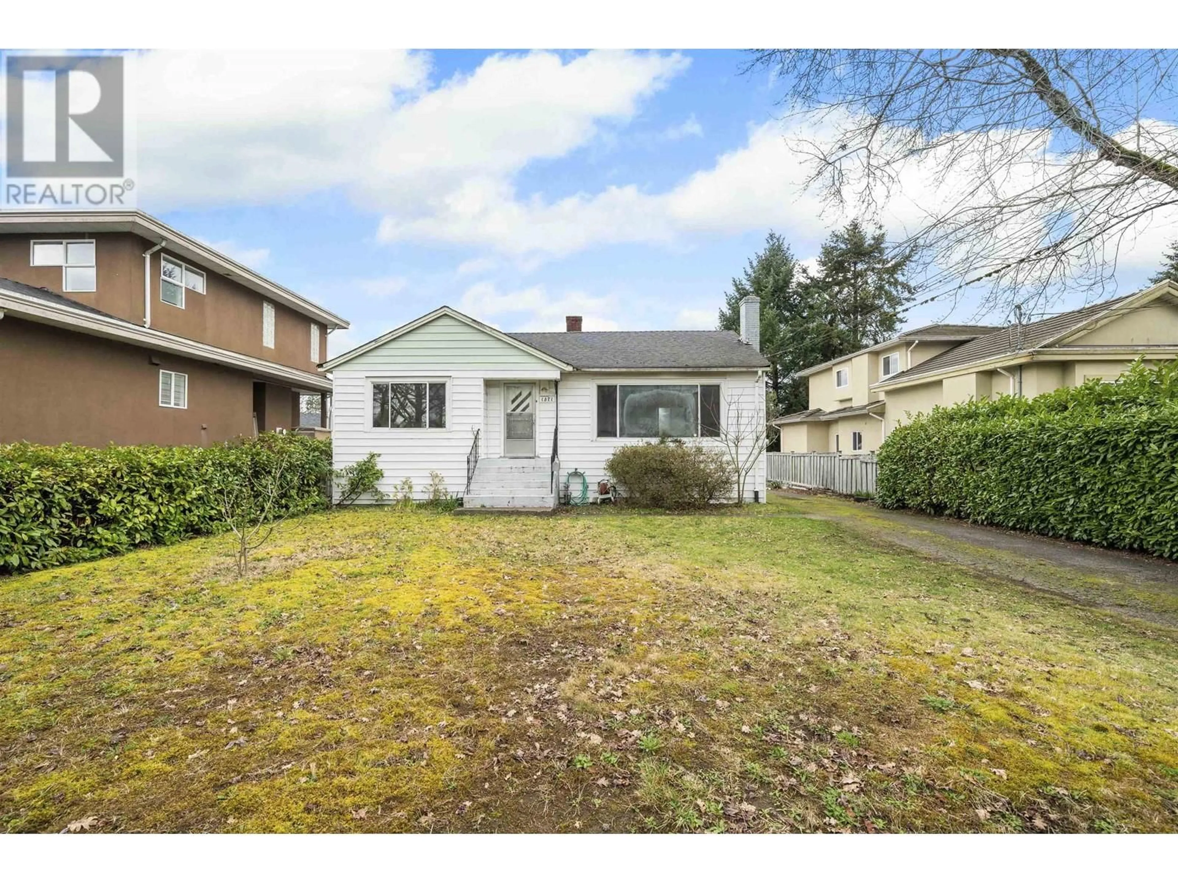 A pic from outside/outdoor area/front of a property/back of a property/a pic from drone, street for 1371 DUTHIE AVENUE, Burnaby British Columbia V5A2R5