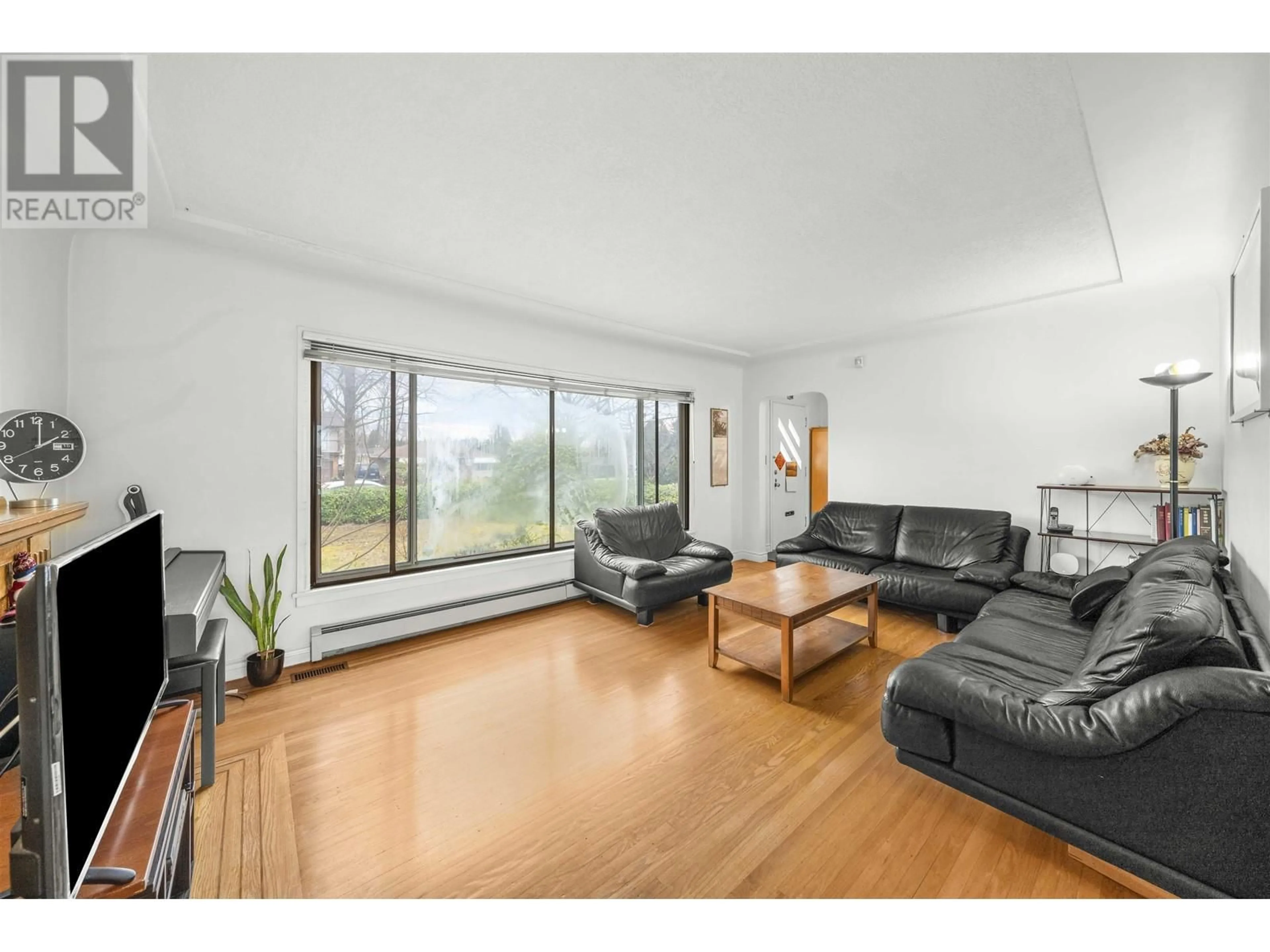 Living room with furniture, wood/laminate floor for 1371 DUTHIE AVENUE, Burnaby British Columbia V5A2R5