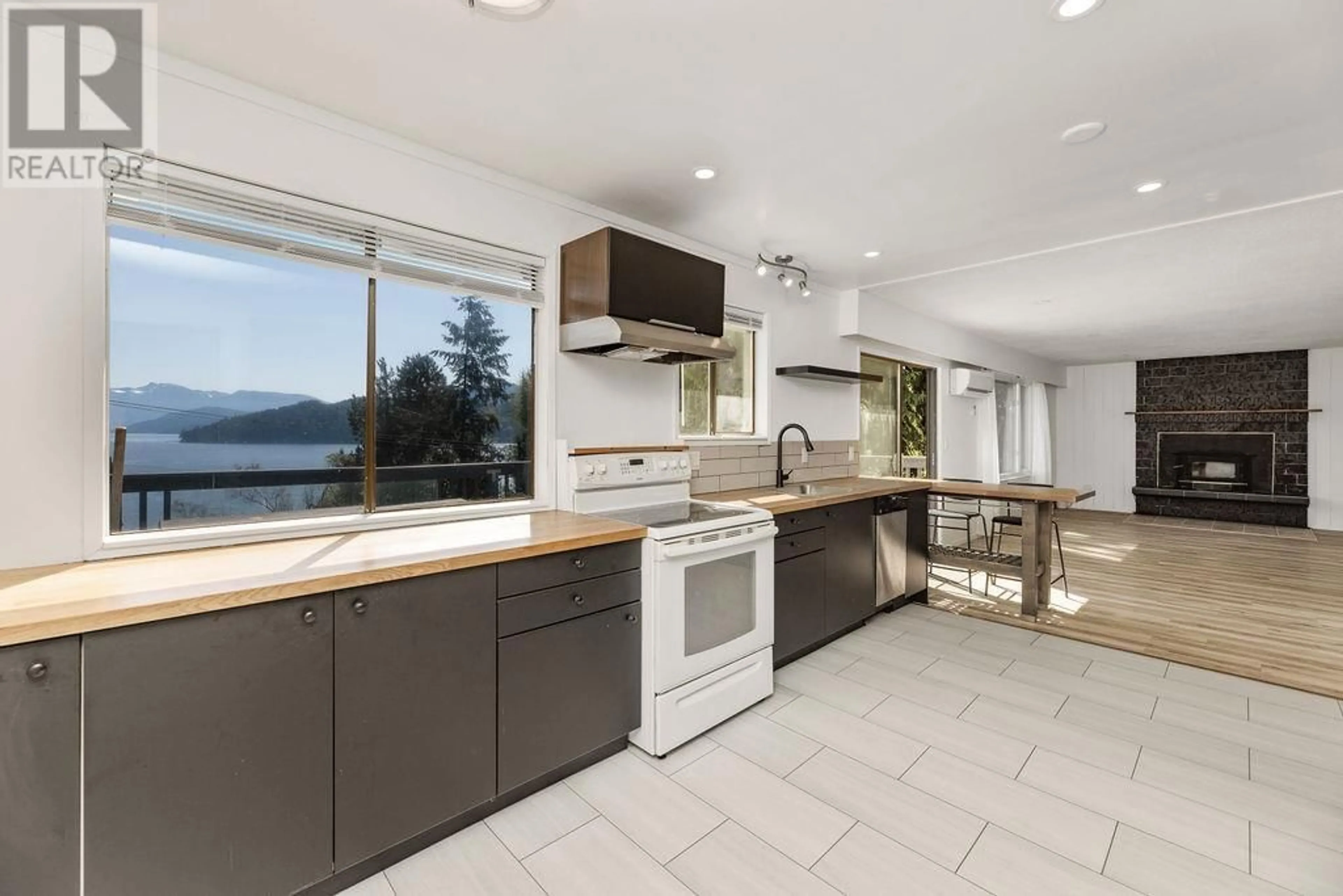 Open concept kitchen, ceramic/tile floor for 775 MARINE DRIVE, Gibsons British Columbia V0N1V1
